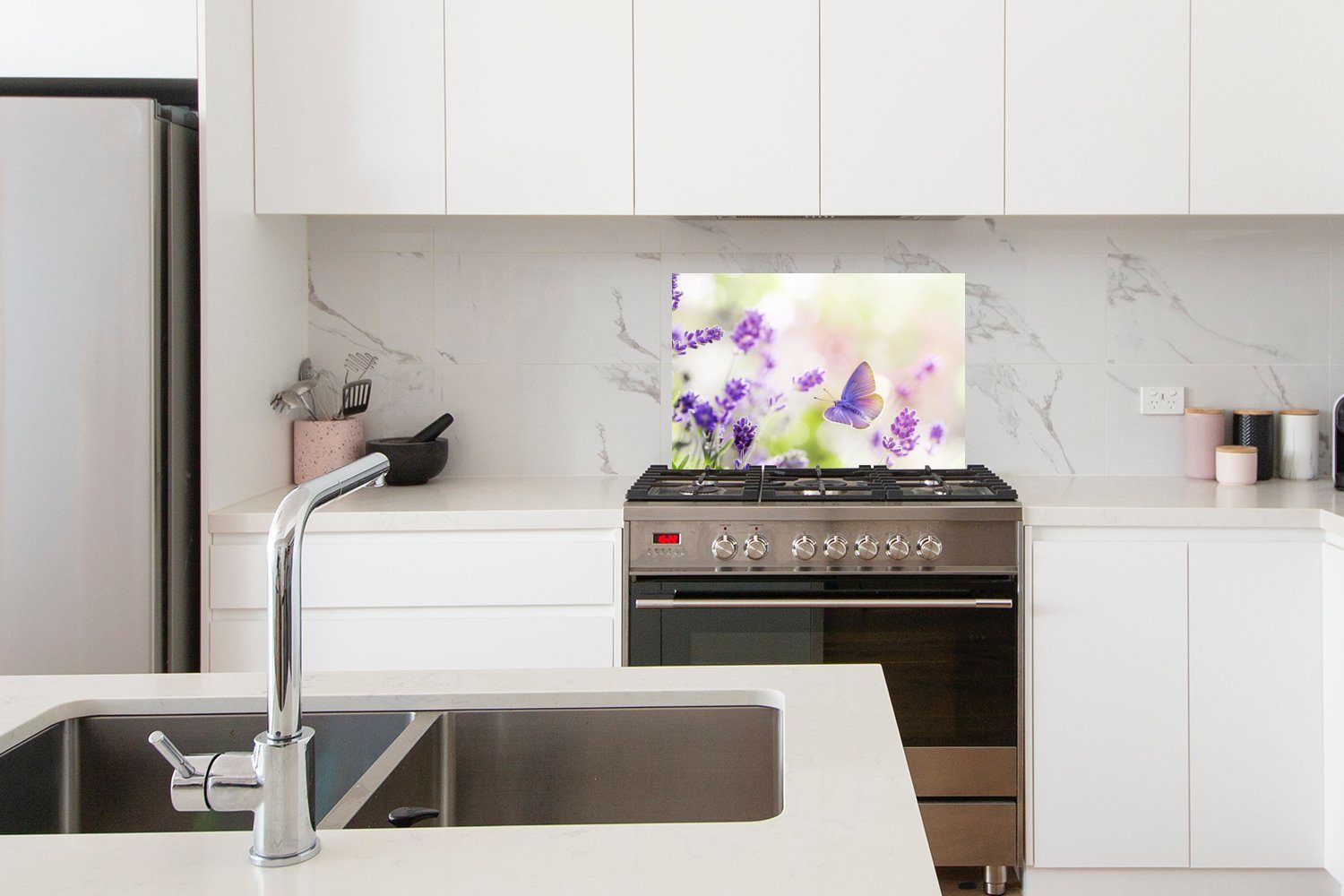 MuchoWow Küchenrückwand Herdblende Schmetterling Wandschutz, cm, Blumen, aus - - Temperaturbeständig 60x40 küchen (1-tlg), Lavendel