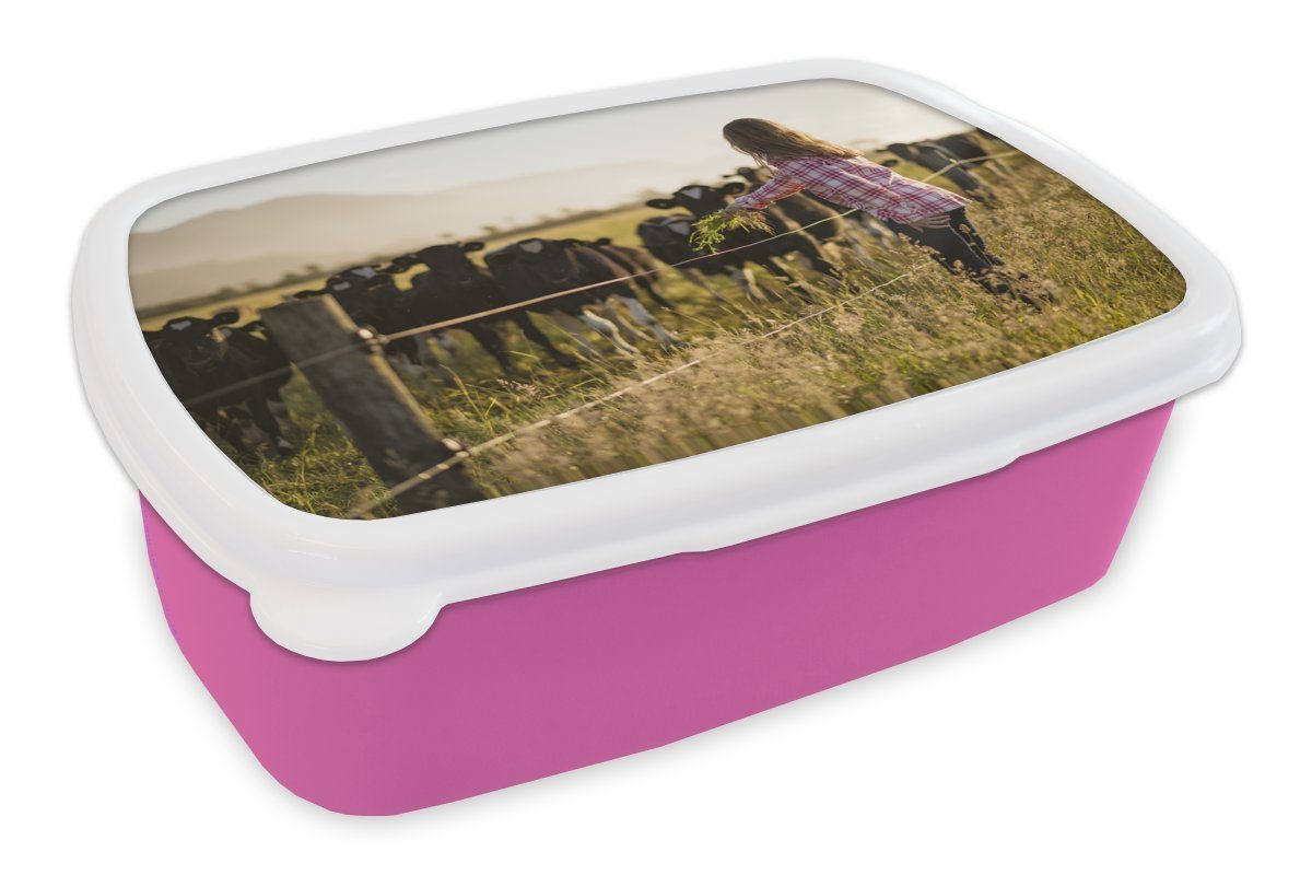 MuchoWow Lunchbox Mädchen - Kühe - Gras, Kunststoff, (2-tlg), Brotbox für Erwachsene, Brotdose Kinder, Snackbox, Mädchen, Kunststoff rosa