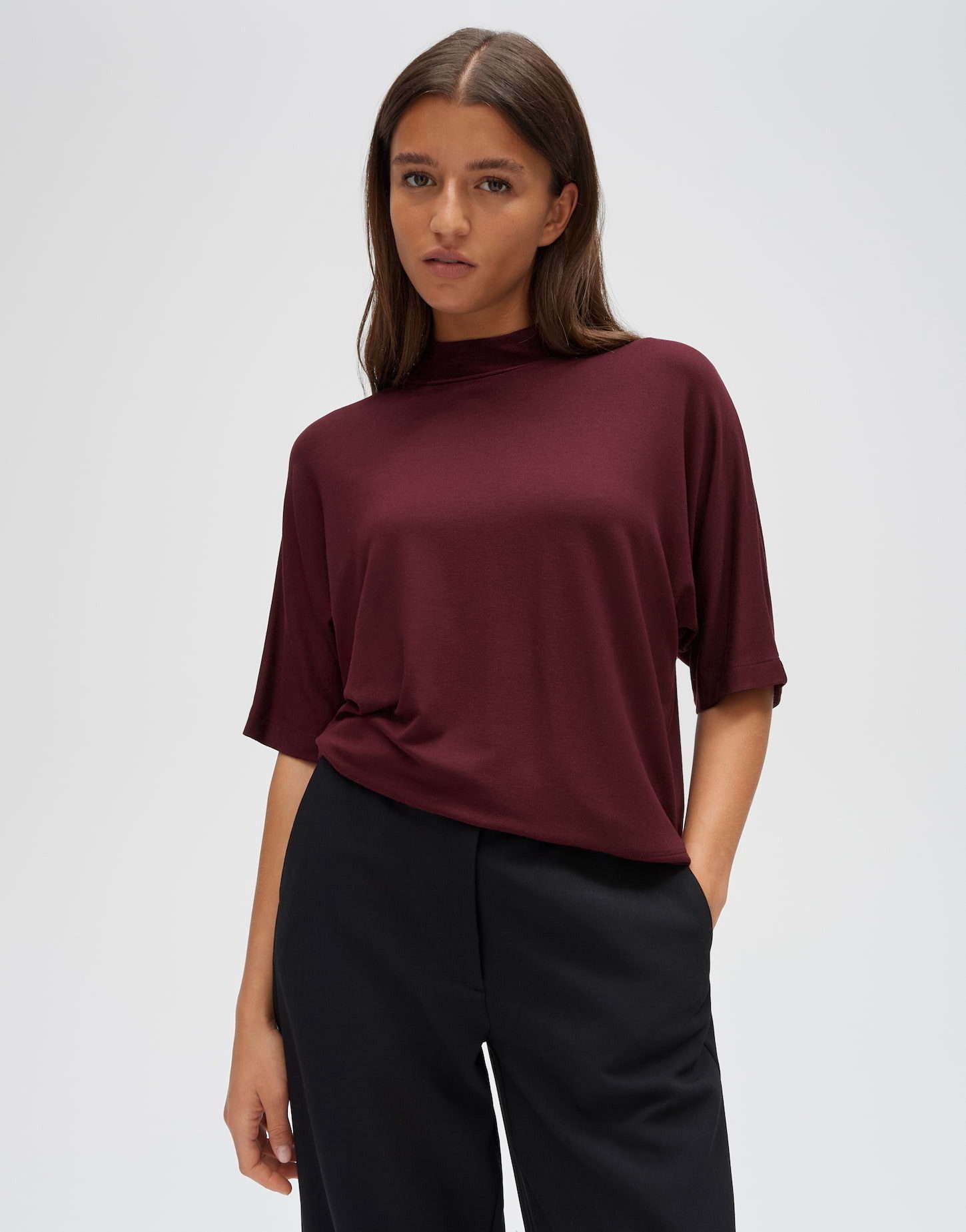 OPUS Kurzarmshirt Sinse aus weichem Jersey Schmal zulaufender Schnitt mit Seitenschlitzen