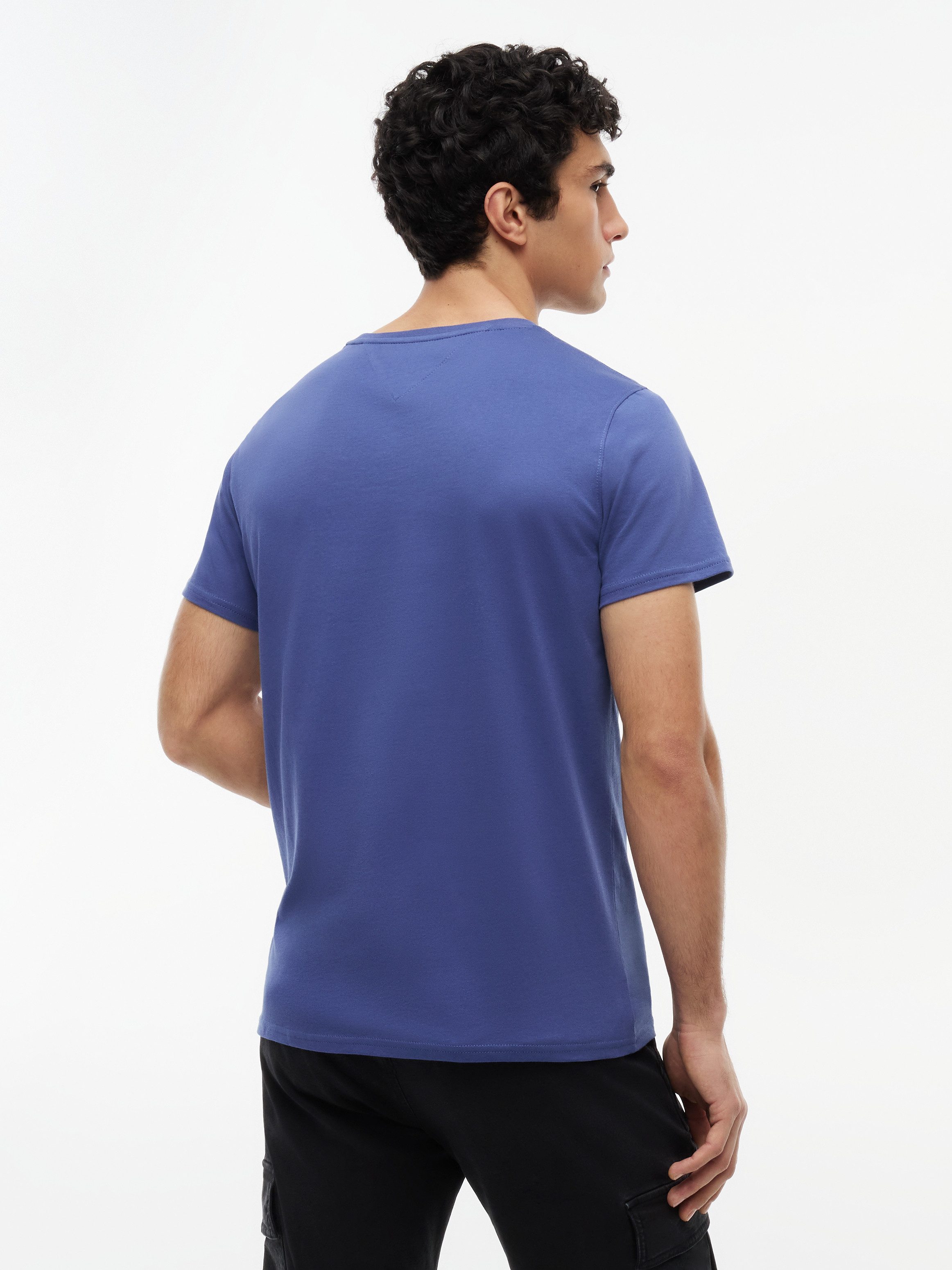 Tommy Jeans T-Shirt TJM ESSENTIAL SOLID mit Rundhalsausschnitt und dezenter Logo-Flag
