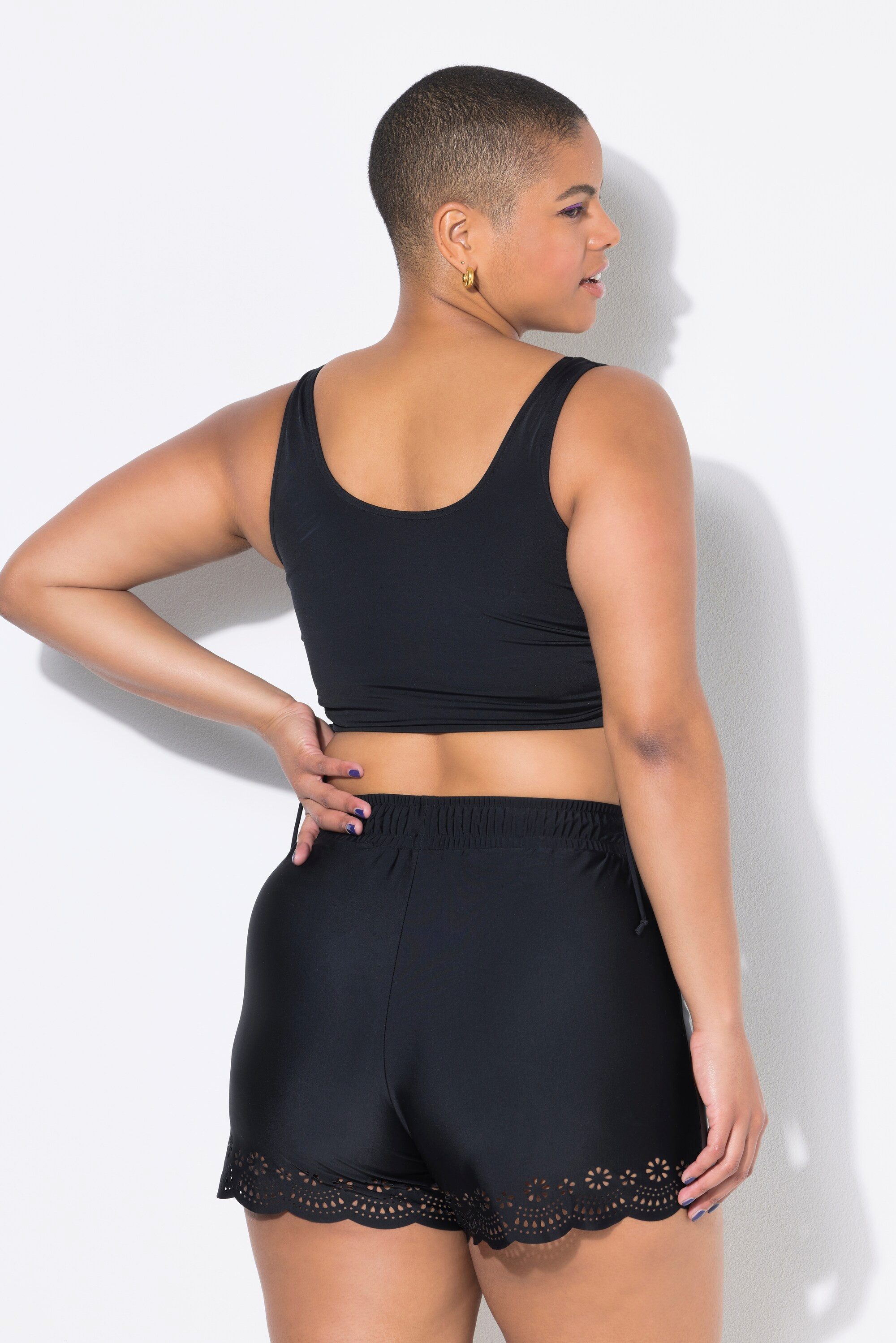 Studio Untold Bikinislip Badeshorts weites Bein Lasercut-Saum