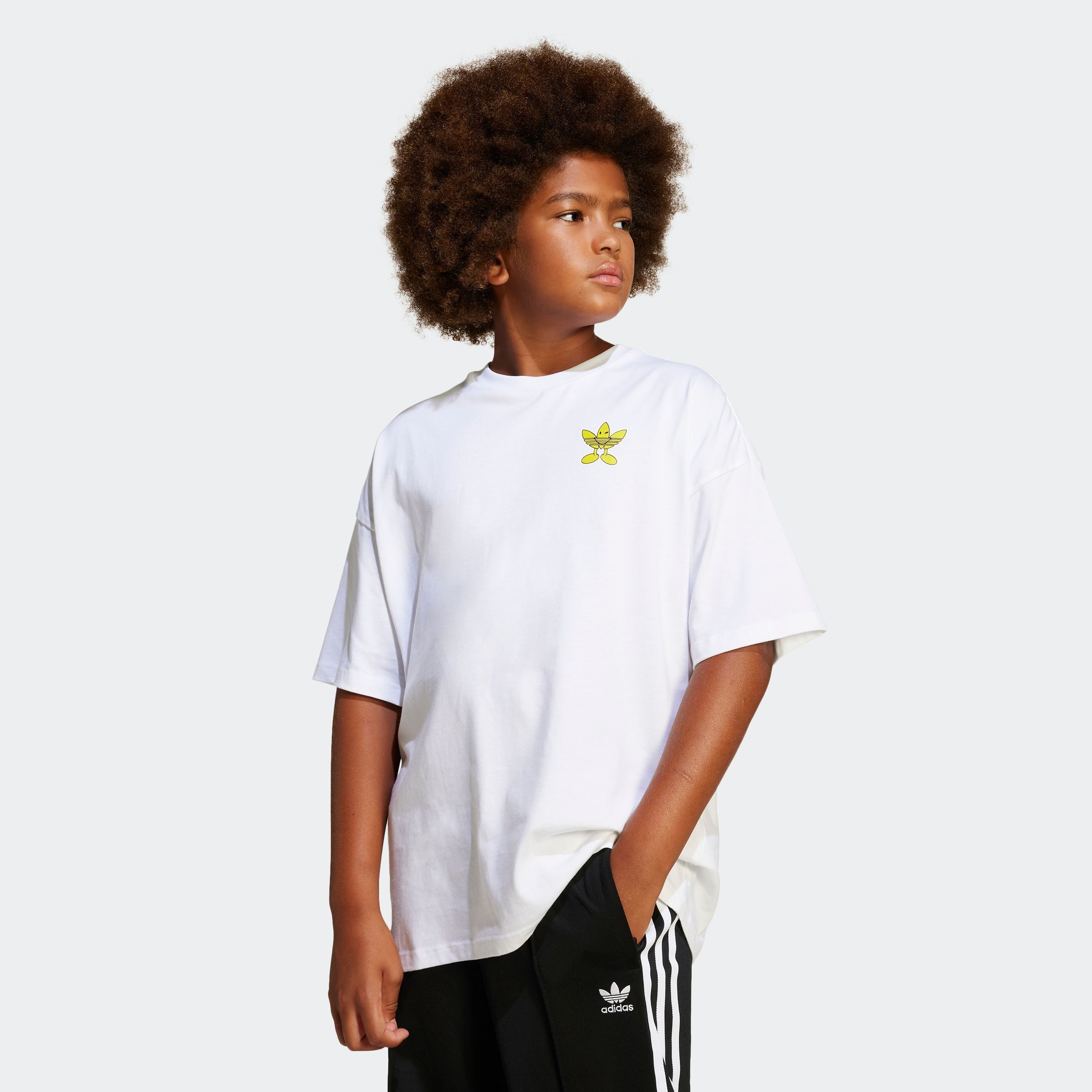 adidas Originals T-Shirt ADIDAS ORIGINALS X SMILEY WORLD KIDS sportlicher Stil, für Kinder und Teens, mit Rundhalsausschnitt