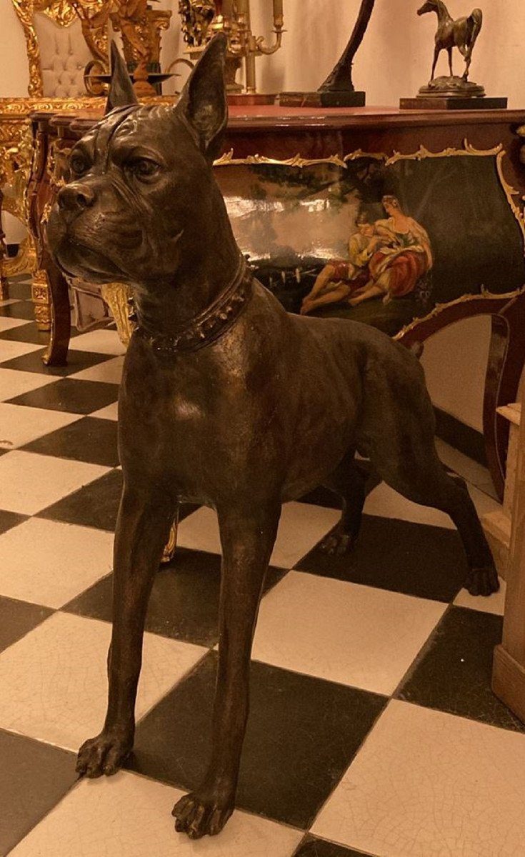 Casa Padrino Dekofigur Casa Padrino Luxus Bronze Skulptur Boxer Hund Bronzefarben 85 x 28 x H. 95 cm - Bronze Dekofigur - Wohnzimmer Dekofigur - Wohnzimmer Deko Accessoires - Luxus Deko Accessoires