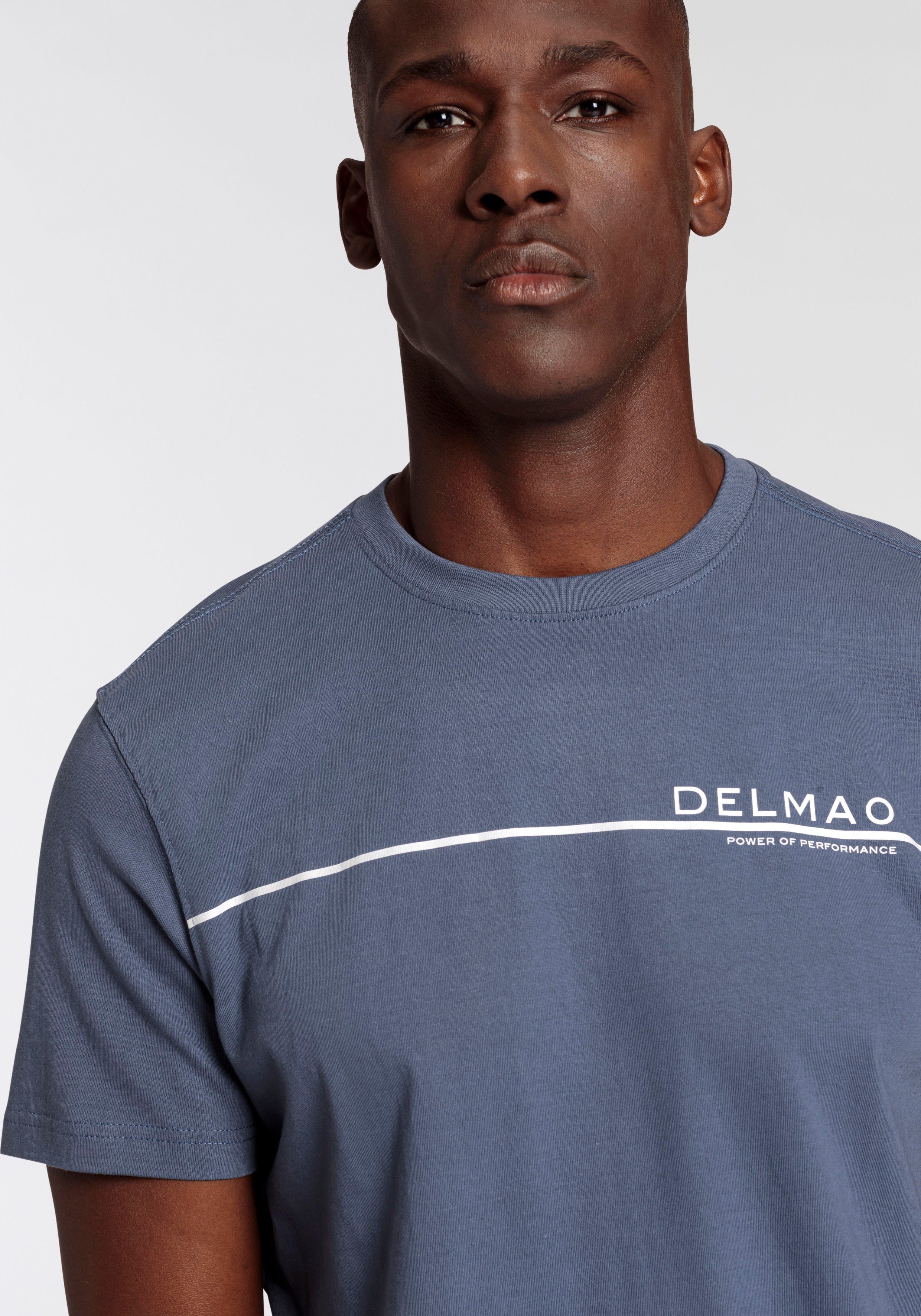 DELMAO T-Shirt mit modischem blau NEUE - indigo MARKE! Brustprint