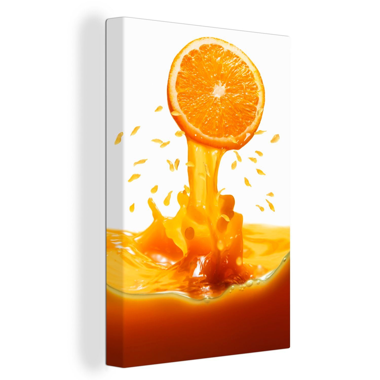 OneMillionCanvasses® Leinwandbild Eine Orangenscheibe kommt aus einem Meer von Orangensaft, (1 St), Leinwandbild fertig bespannt inkl. Zackenaufhänger, Gemälde, 20x30 cm