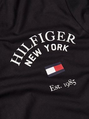 Tommy Hilfiger Langarmshirt ARCH VARSITY LS TEE mit Tommy Hilfiger Print auf der Brust