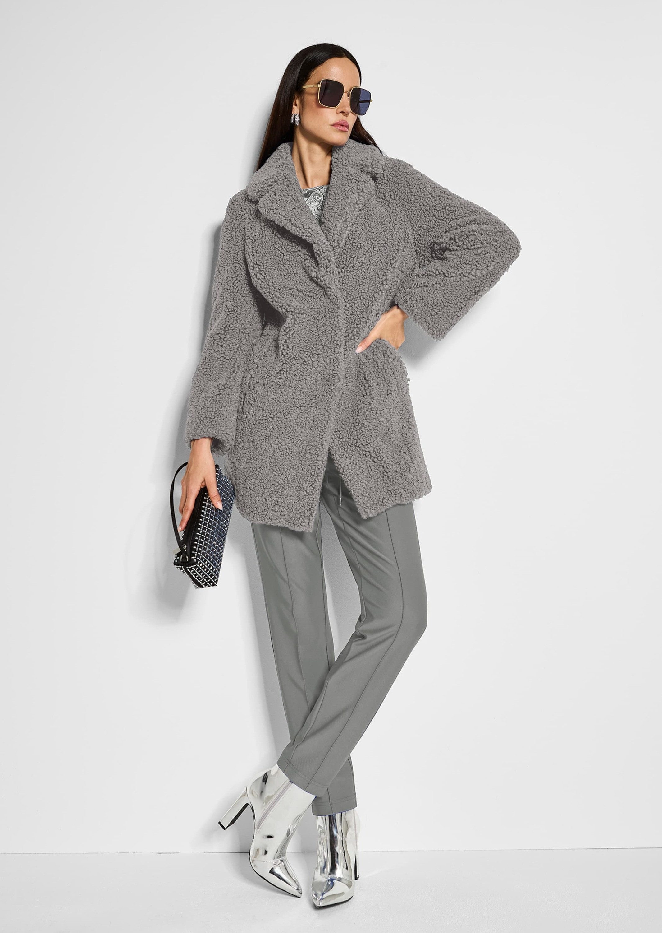 MADELEINE Kurzmantel Flauschiger Webpelz mit Reverskragen Teddymantel mit Taschen, leicht gefüttert, verdeckte Knöpfe