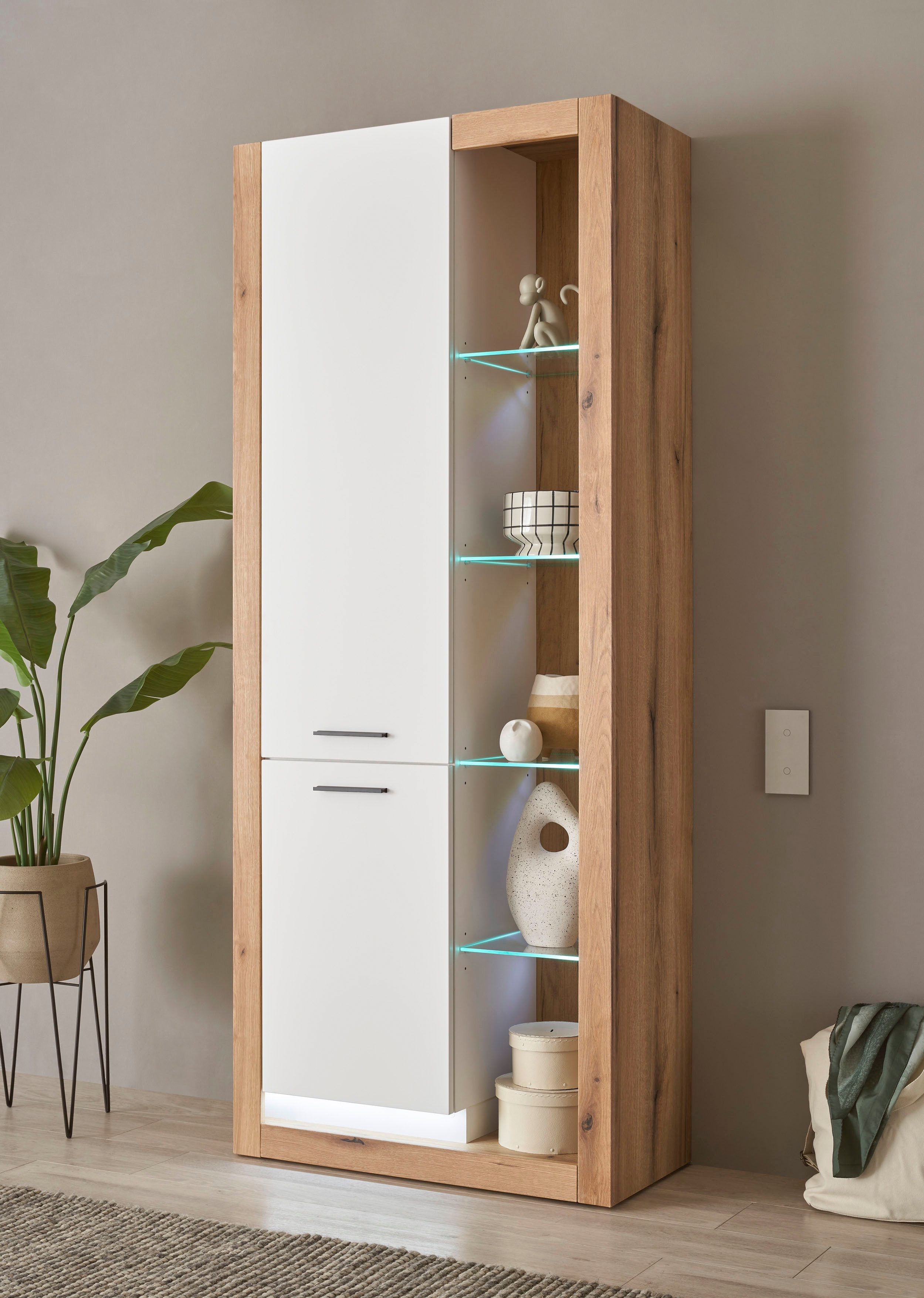 Home affaire Vitrine Brixen, Vitrinenschrank in Eiche Dekor, moderne Standvitrine Metallgriffe, ausreichend Stauraum, vielseitig einsetzbar, 80 cm breit