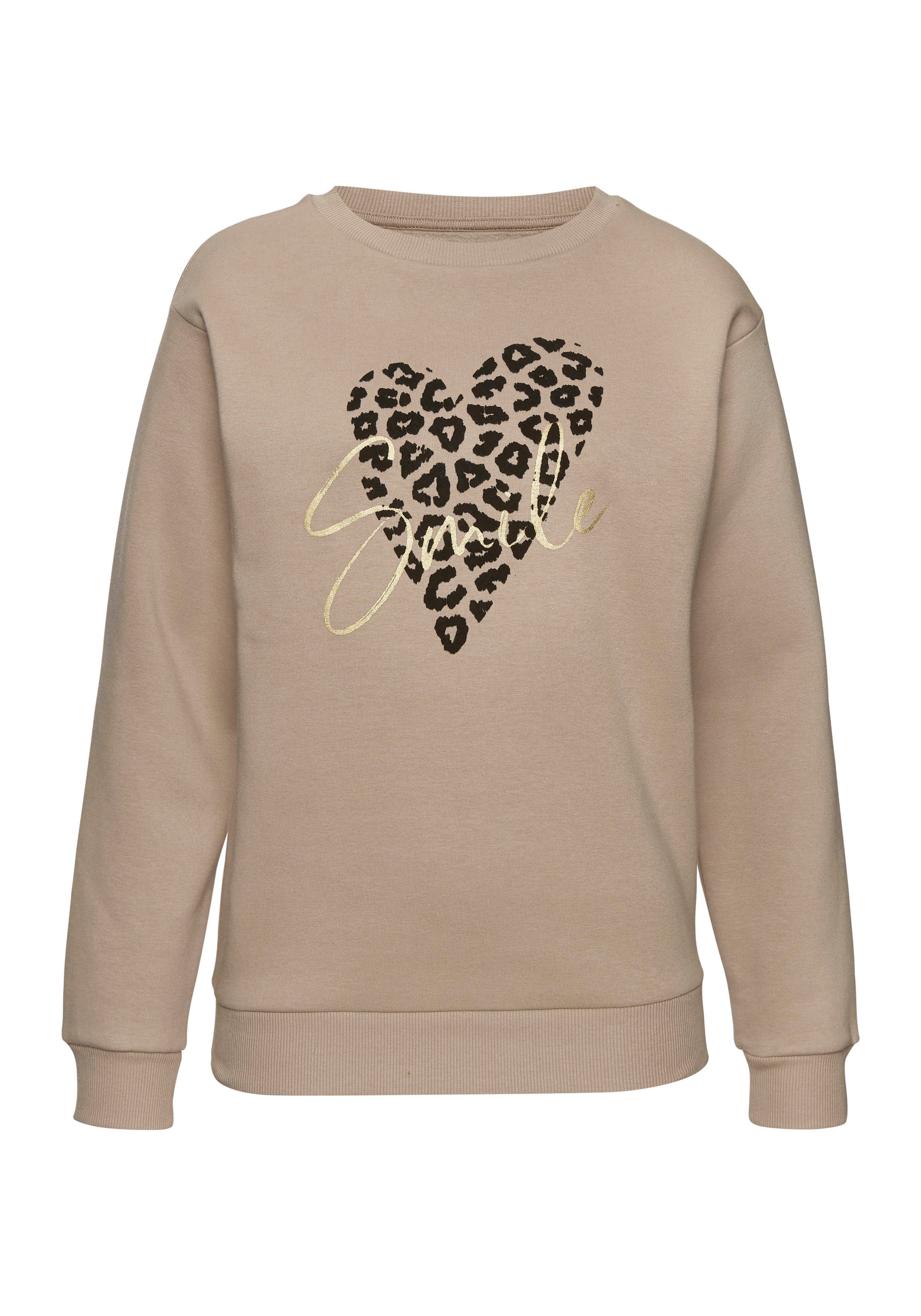 LASCANA Sweatshirt mit Herz-Leo-Druck, Loungewear günstig online kaufen