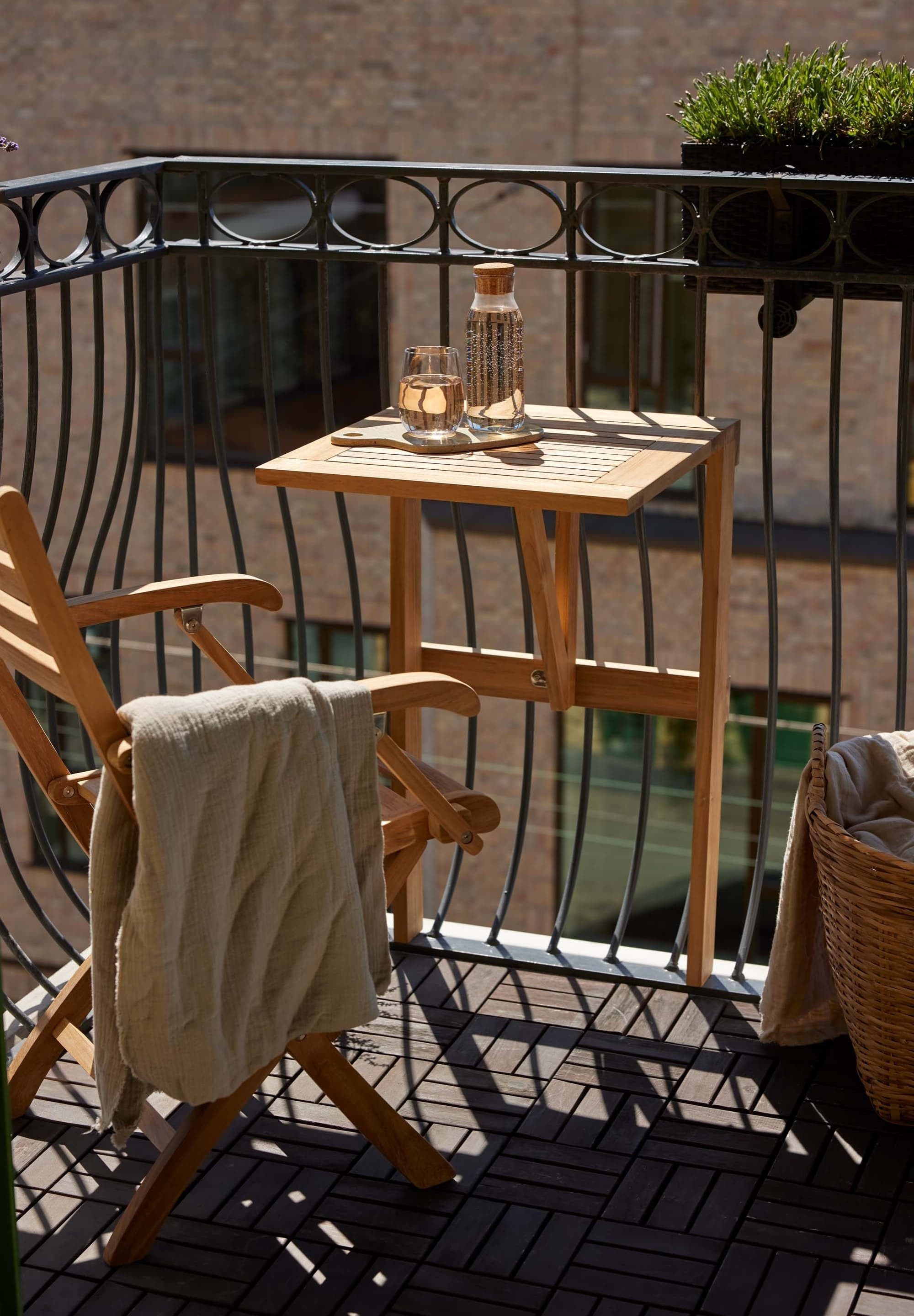 Cinas Gartentisch Balcony, Designmöbel, Qualitätsmöbel, Dänisches Design, Teakholzmöbel