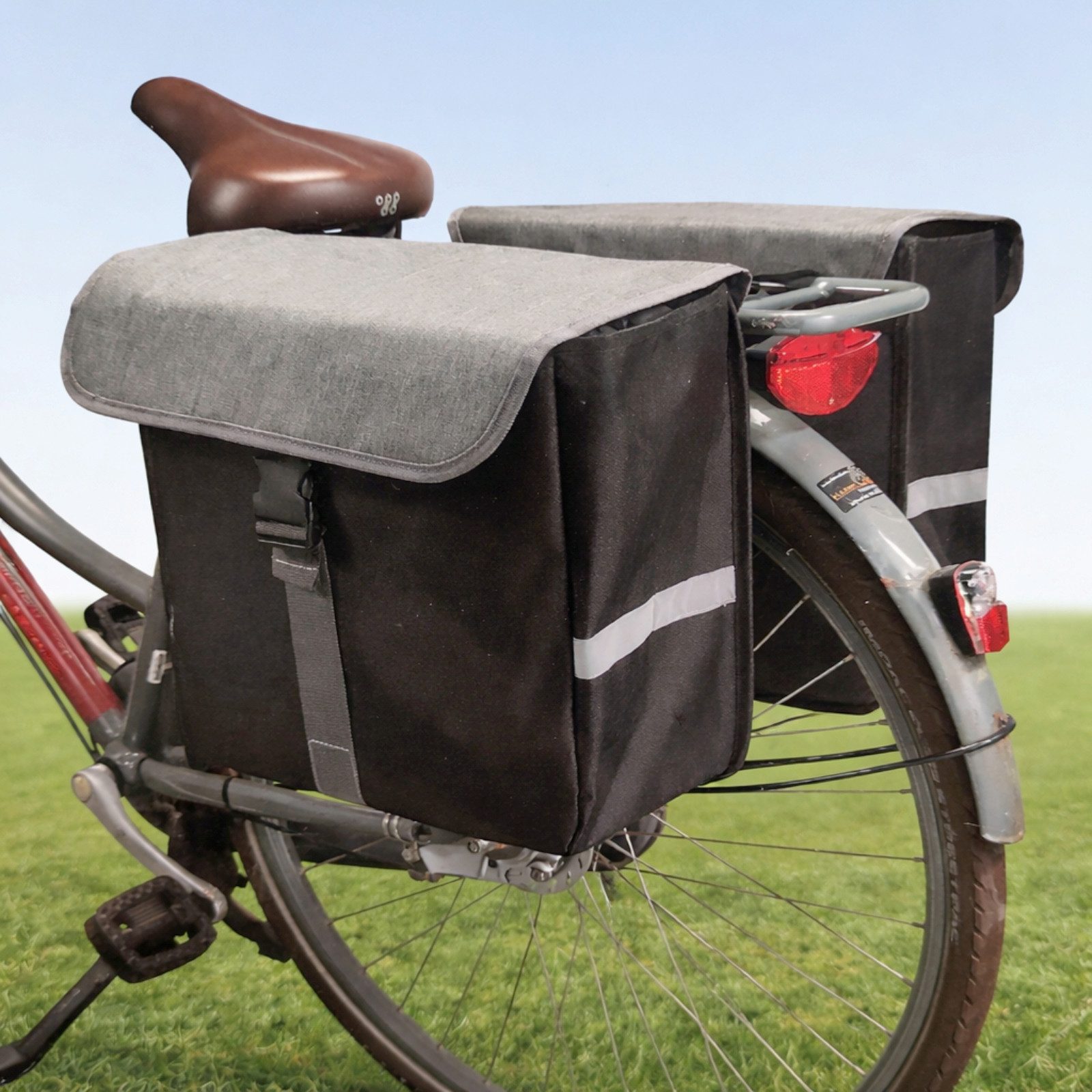 Koopman Fahrradtasche Gepäckträgertasche Doppeltasche Tasche 40L Polyester (Stück, 1-tlg., Packung), 2x20 Liter, Reflektoren, 34x35cm je Tasche, Gurtbefestigung