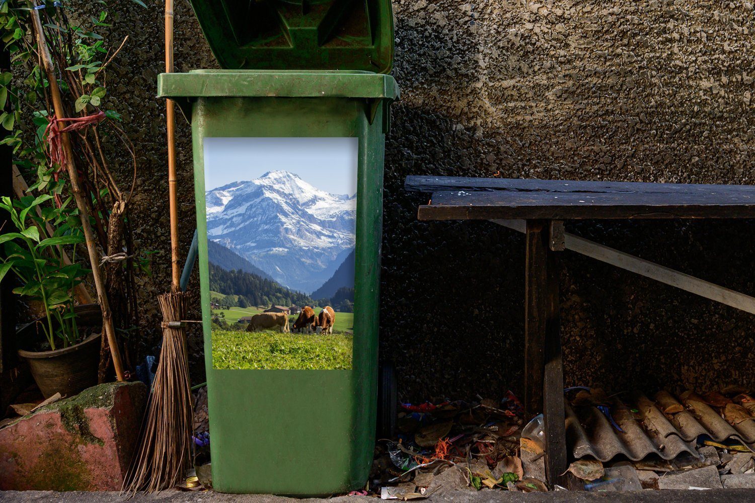 MuchoWow Wandsticker Kühe Mülltonne, Container, Alpen St), Sticker, Abfalbehälter für die Mülleimer-aufkleber, (1