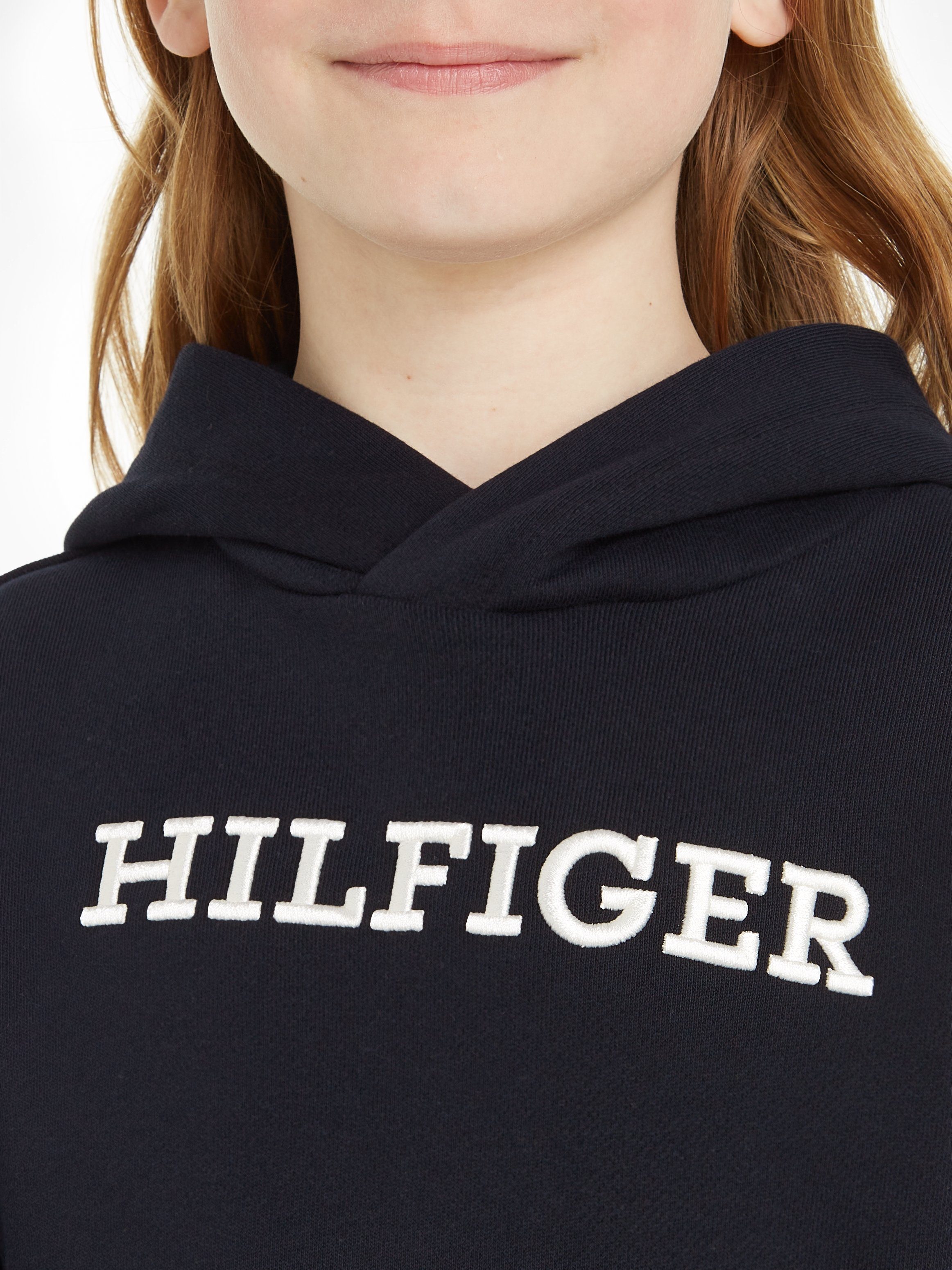 Tommy Hilfiger Kapuzensweatshirt U der HOODIE Brust MONOTYPE Desert auf mit Logo-Stickerei Sky