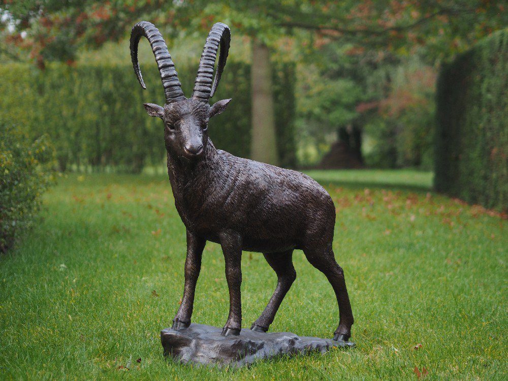 IDYL Gartenfigur IDYL Bronze-Skulptur Stehender Steinbock, Bronze