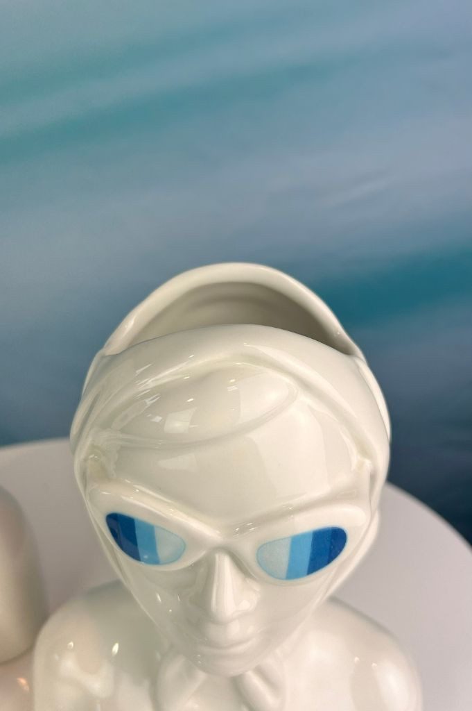 TIZIANO - DESIGN & EMOTIONS Dekofigur Vase /Büste Tessa creme mit Sonnenbrille blau