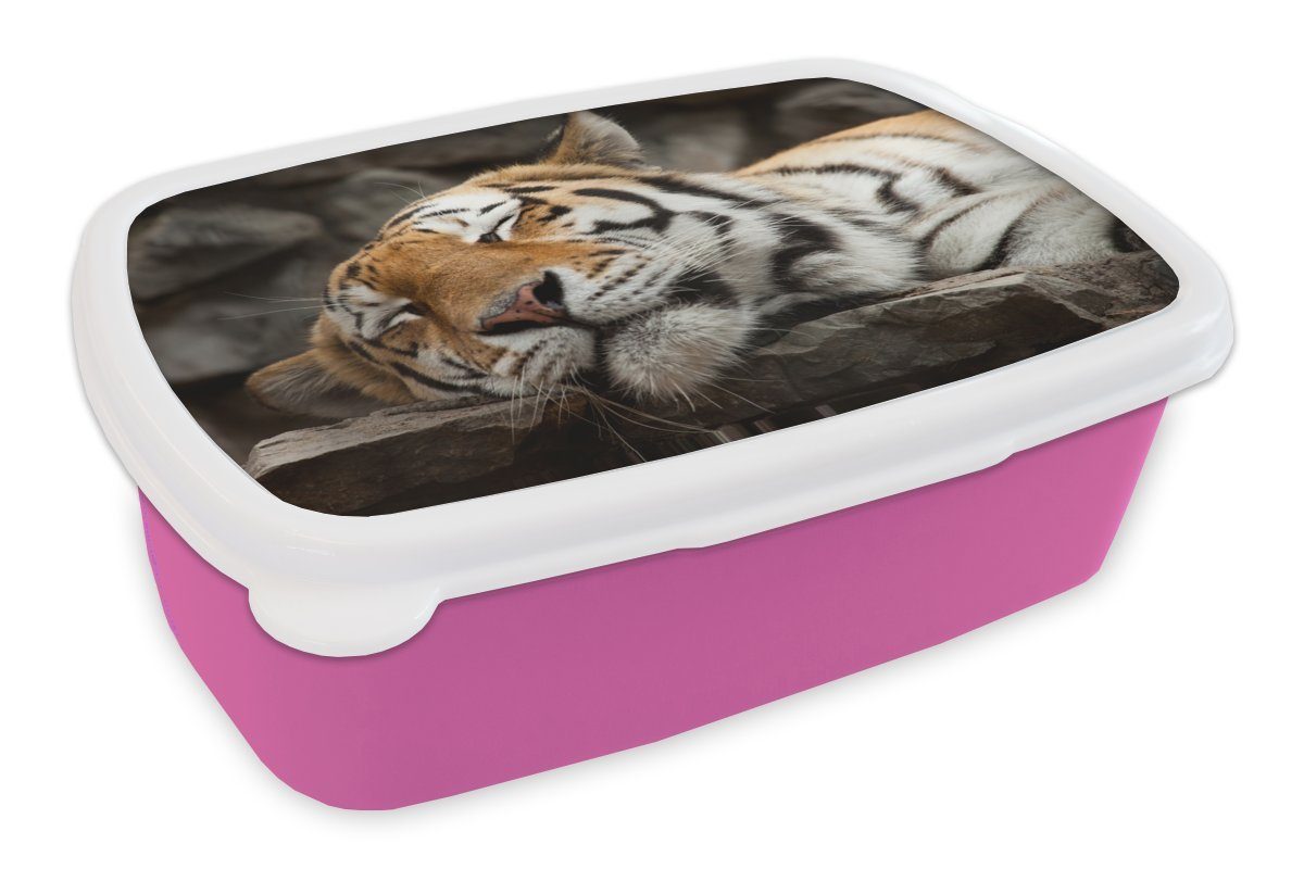 MuchoWow Lunchbox Tiger - Ruhend - Felsen, Kunststoff, (2-tlg), Brotbox für Erwachsene, Brotdose Kinder, Snackbox, Mädchen, Kunststoff rosa