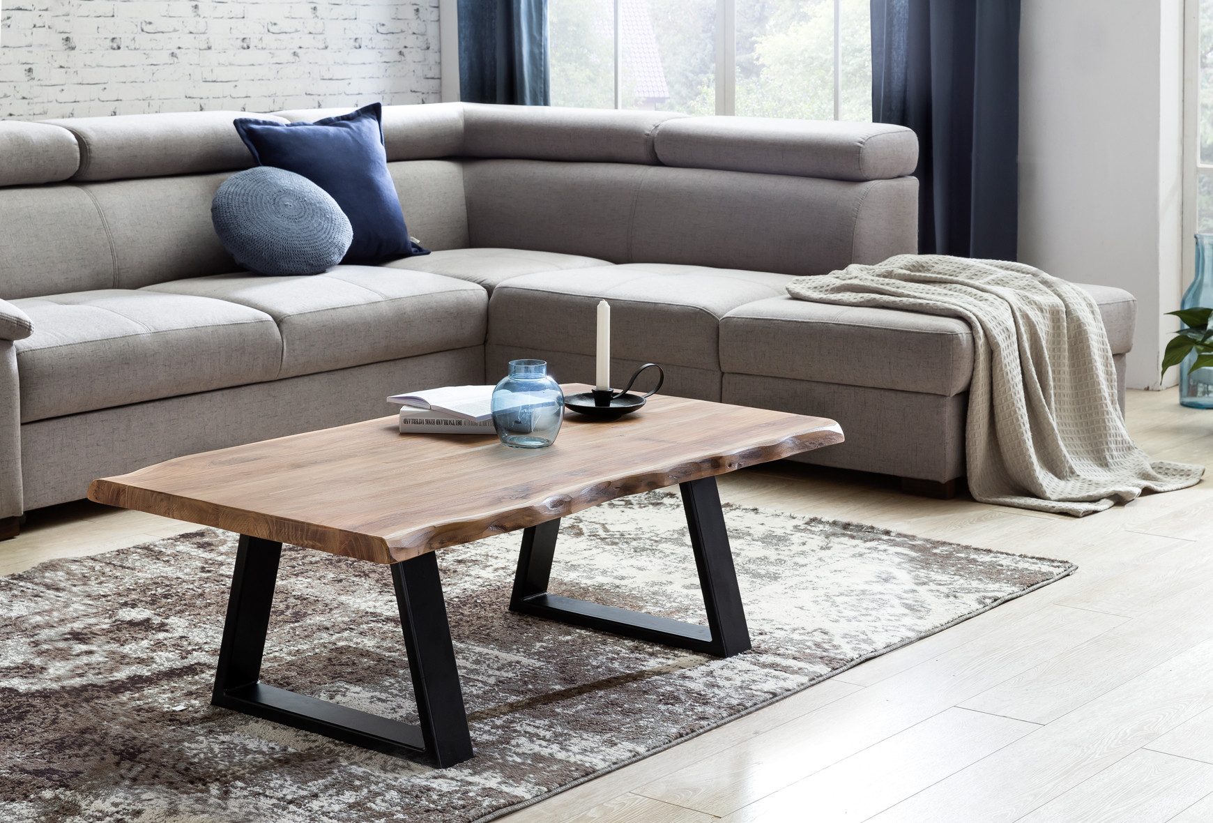 FINEBUY Couchtisch FB43702 Akazie Massiv 115cm Rechteckiger Wohnzimmertisch Baumkante (Massivholz Akazie 115x40x60cm, Tisch mit Baumkante), Großer Wohnzimmertisch, Sofatisch Kaffeetisch