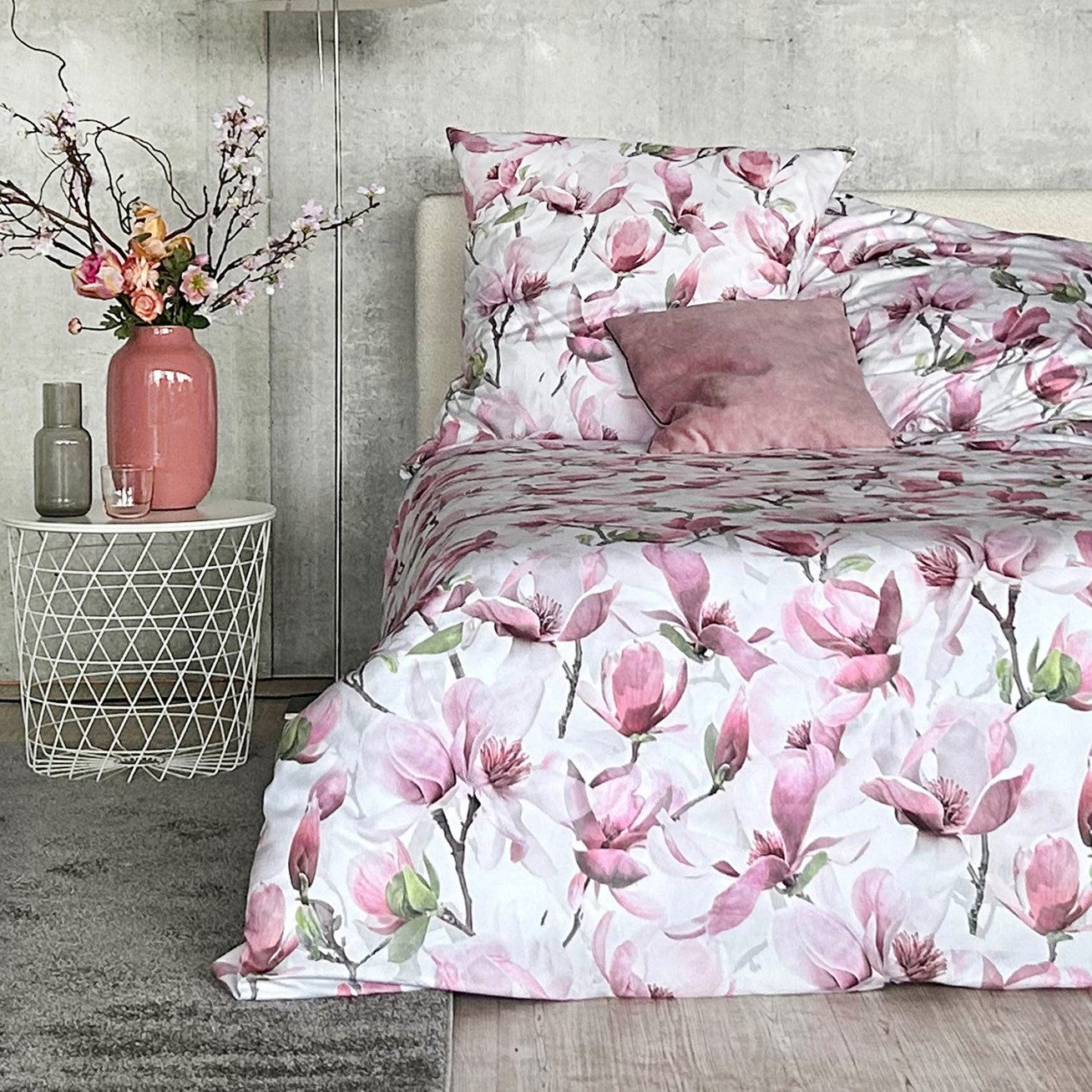 APELT Wendebettwäsche Dorothy, Satin (Bio-Baumwolle), exklusive Design Bettwäsche mit großblütigen Magnolienzweige