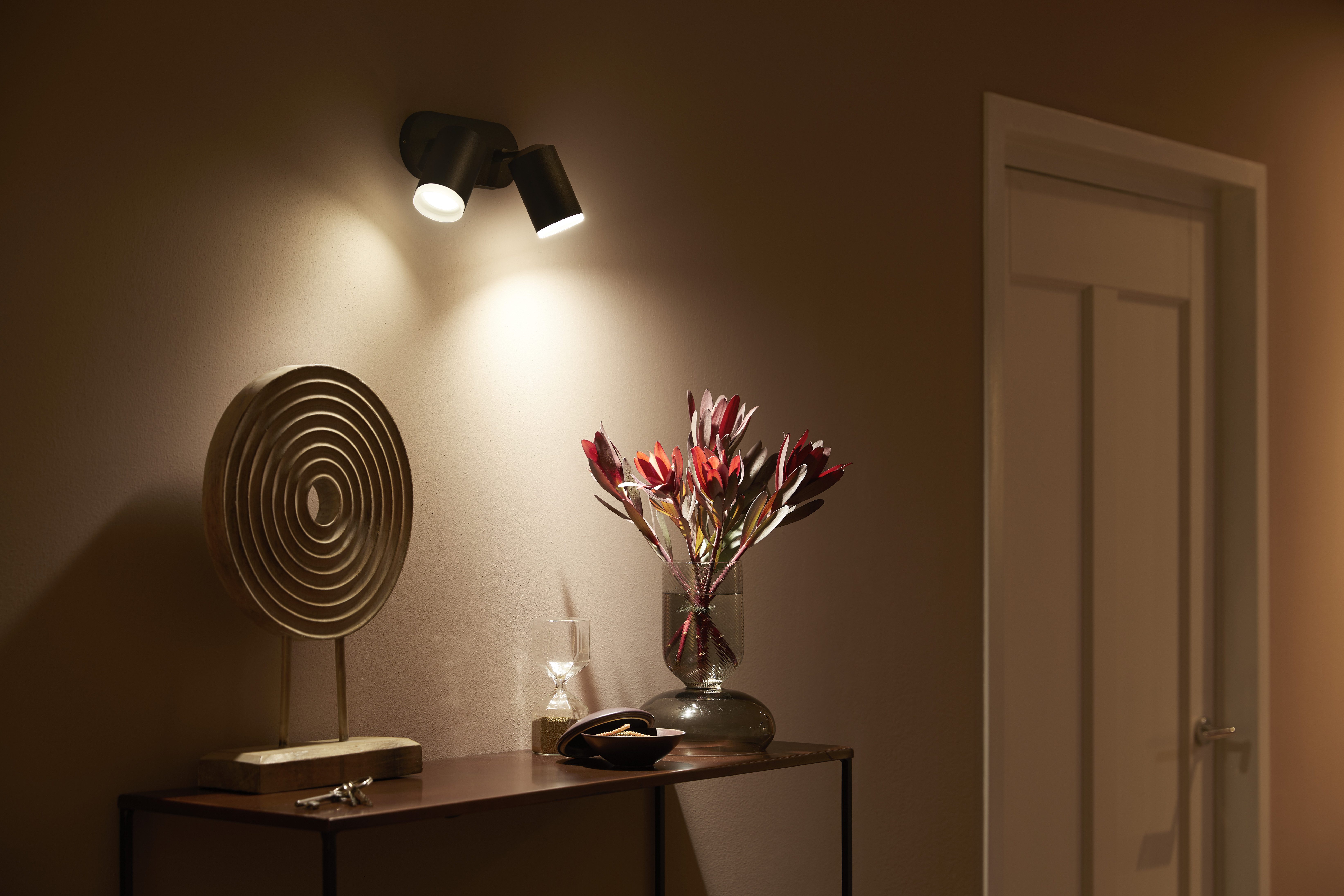 Philips Hue LED Deckenspot White & Color Ambiance Fugato 2er Aufbauspot, Abschaltautomatik, Bluetooth, CCT - über Fernbedienung, Dimmfunktion, Einschlafhilfe, Farbsteuerung, Farbwechsel, Memory, nach Trennung vom Netz, Nachtlichtfunktion, RGB, Smart Home, Timerfunktion, Weckerfunktion, dimmbar über Fernbedienung, mehrere Helligkeitsstufen, LED wechselbar, Farbwechsler, RGB, warmweiß - kaltweiß, Steuerbar per App und Stimme, Smart Home fähig, Farbfähig und Weißtöne