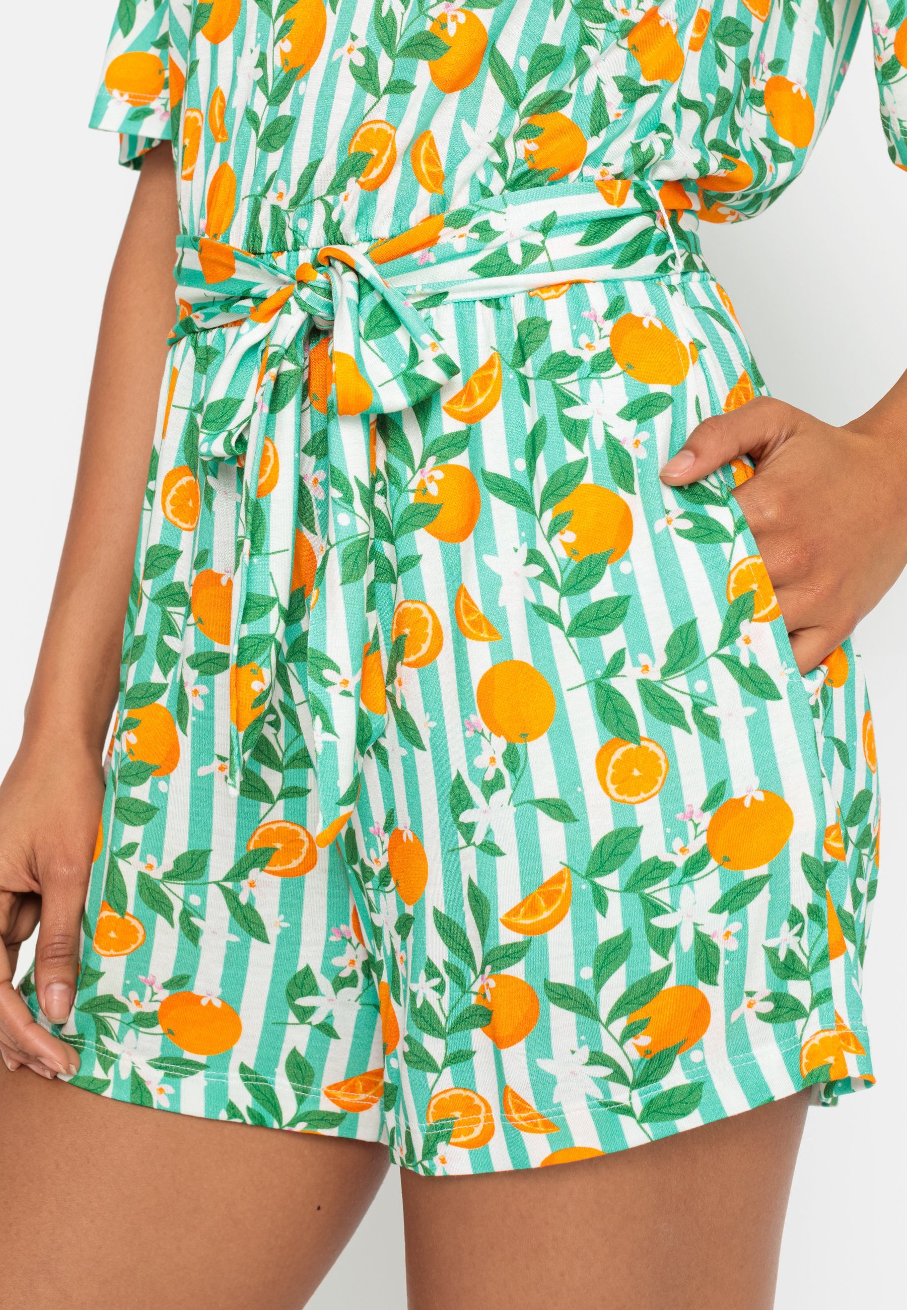 Buffalo Kurzoverall (mit Bindegürtel) mit Alloverdruck, sommerlicher Jumpsuit, Strandmode