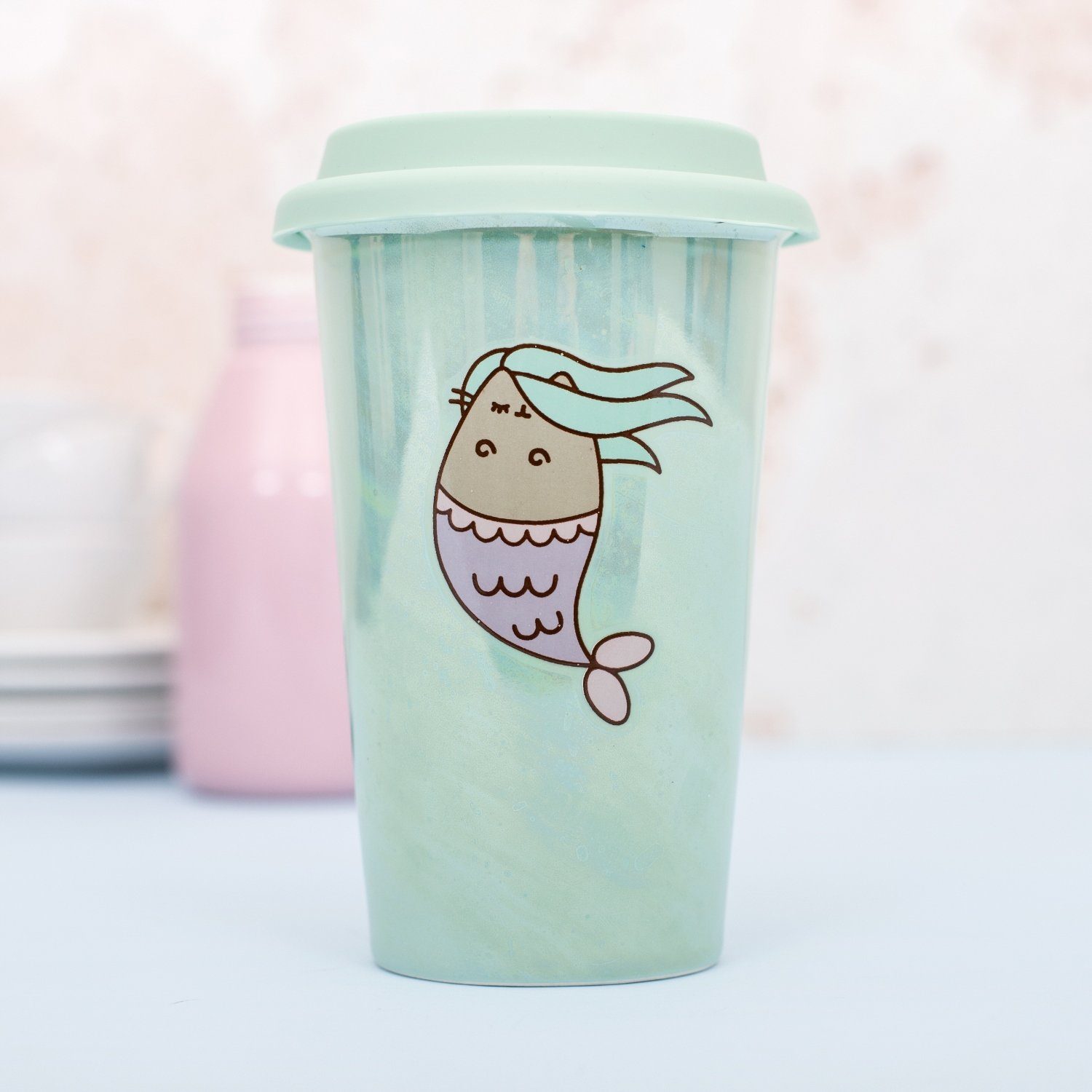 Pusheen Coffee-to-go-Becher Pusheen Travel - Keramikbecher mit  Silikondeckel "Meerjungfrau", Keramik