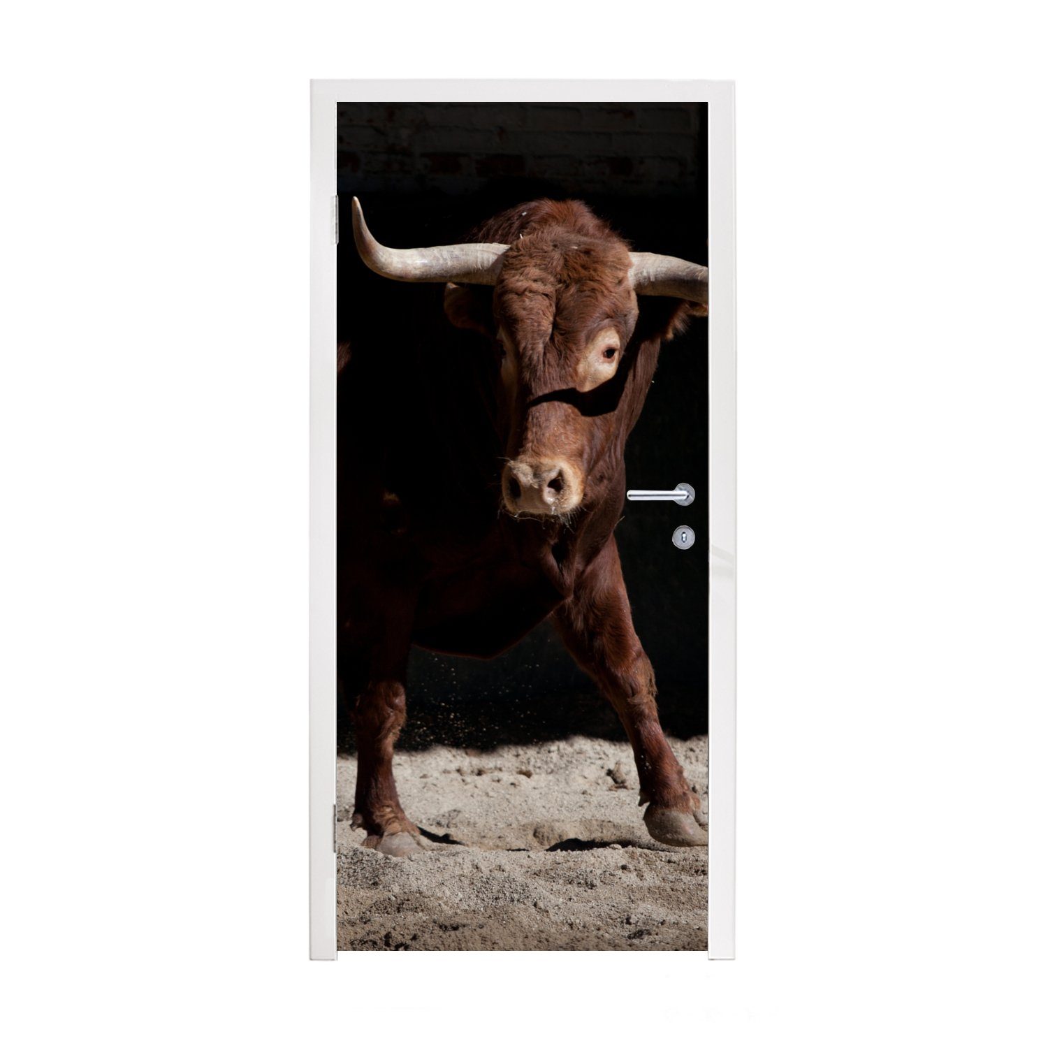 MuchoWow Türtapete Ein brauner Stier vor schwarzem Hintergrund, Matt, bedruckt, (1 St), Fototapete für Tür, Türaufkleber, 75x205 cm