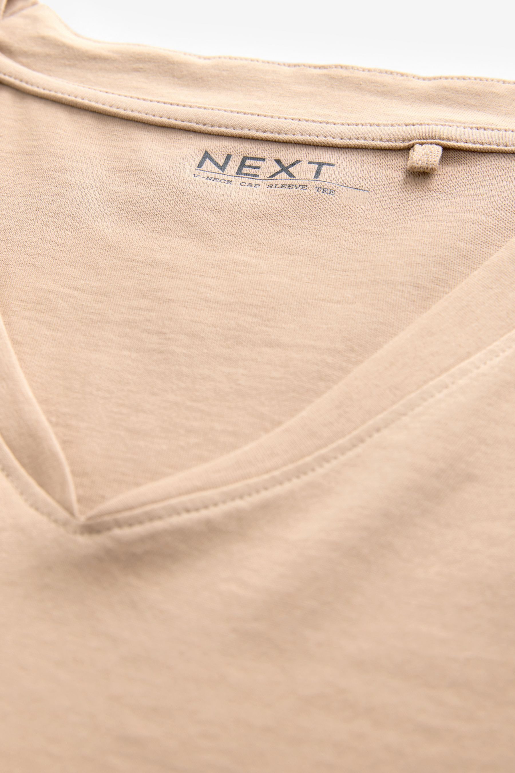 Next T-Shirt T-Shirt mit V-Ausschnitt und angesetzten Ärmeln (1-tlg)