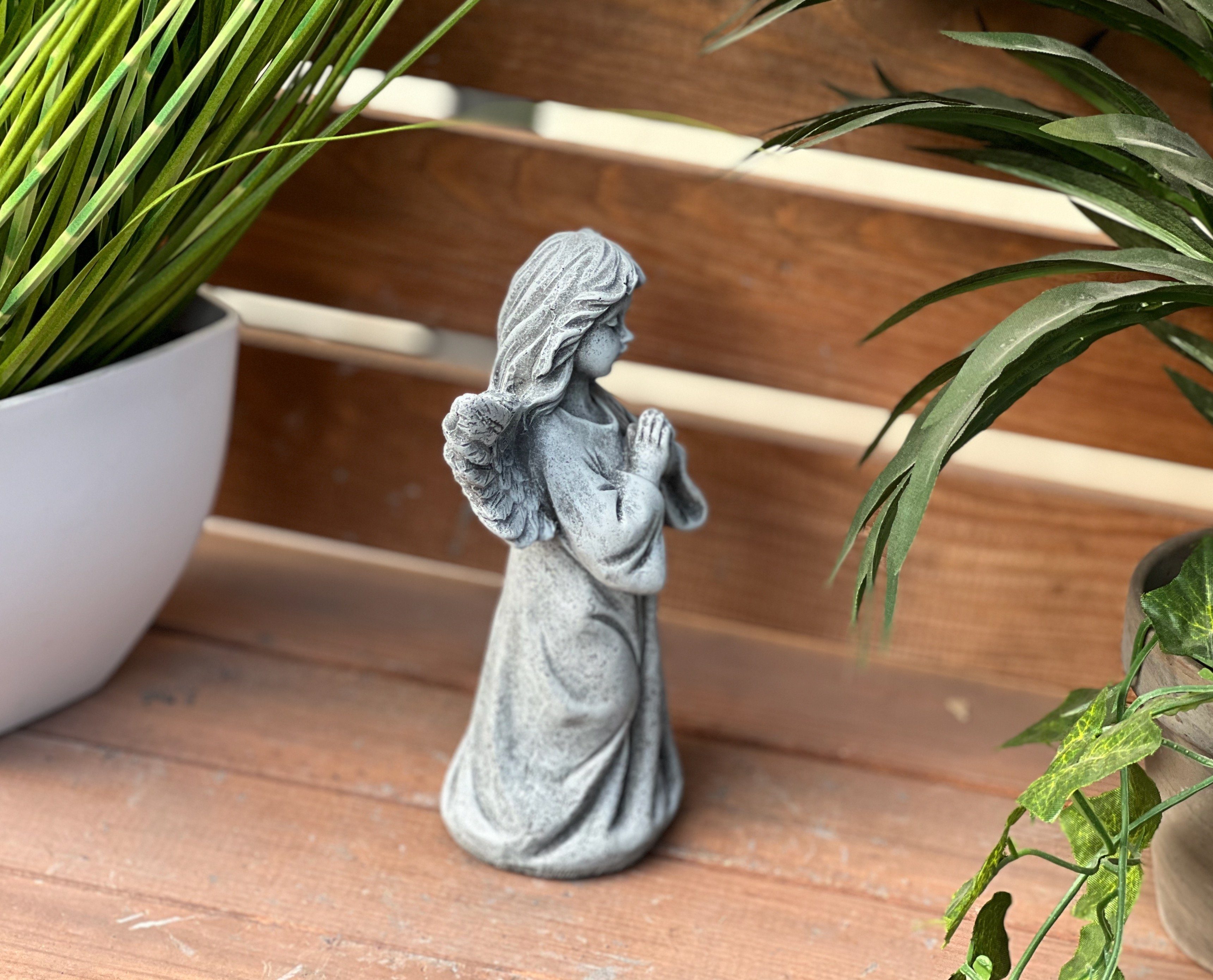 Stone and Style Engelfigur Frostfeste Steinfigur betender Engel stehend