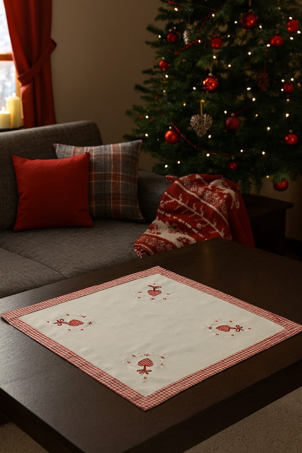 HOSSNER - HOMECOLLECTION Mitteldecke Herzilex (1-tlg), Deckchen Mitteldecke romantisch bestickt