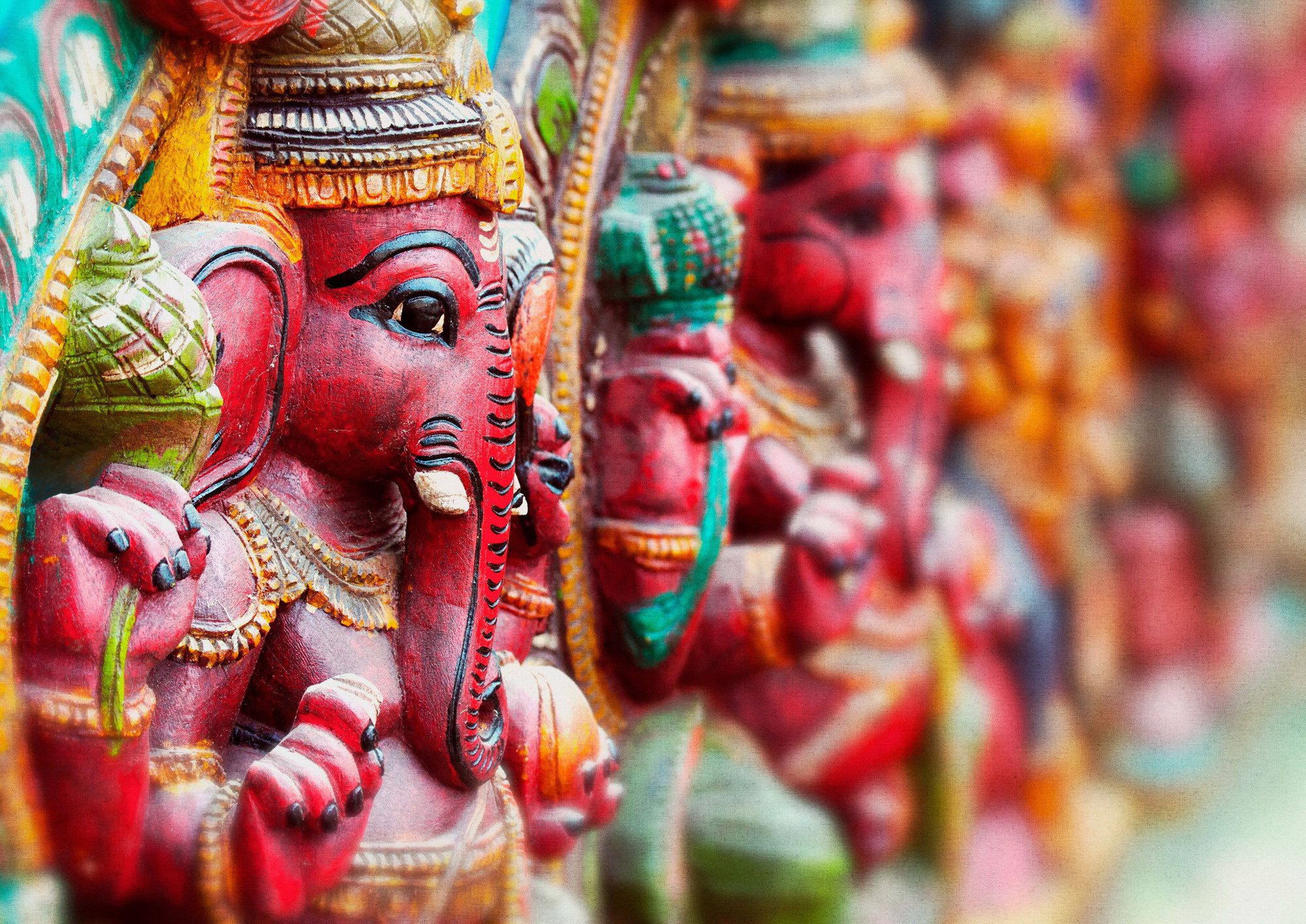 Rasch Fototapete Indische Ganesha Elefanten Skulptur - Vliestapete Schwarz Rosa, floral, bedruckt, (1 Rolle, 1 St., 3 m x 4,24 m), Lichtbeständige Farben - Feucht abwischbar - Restlost abziehbar