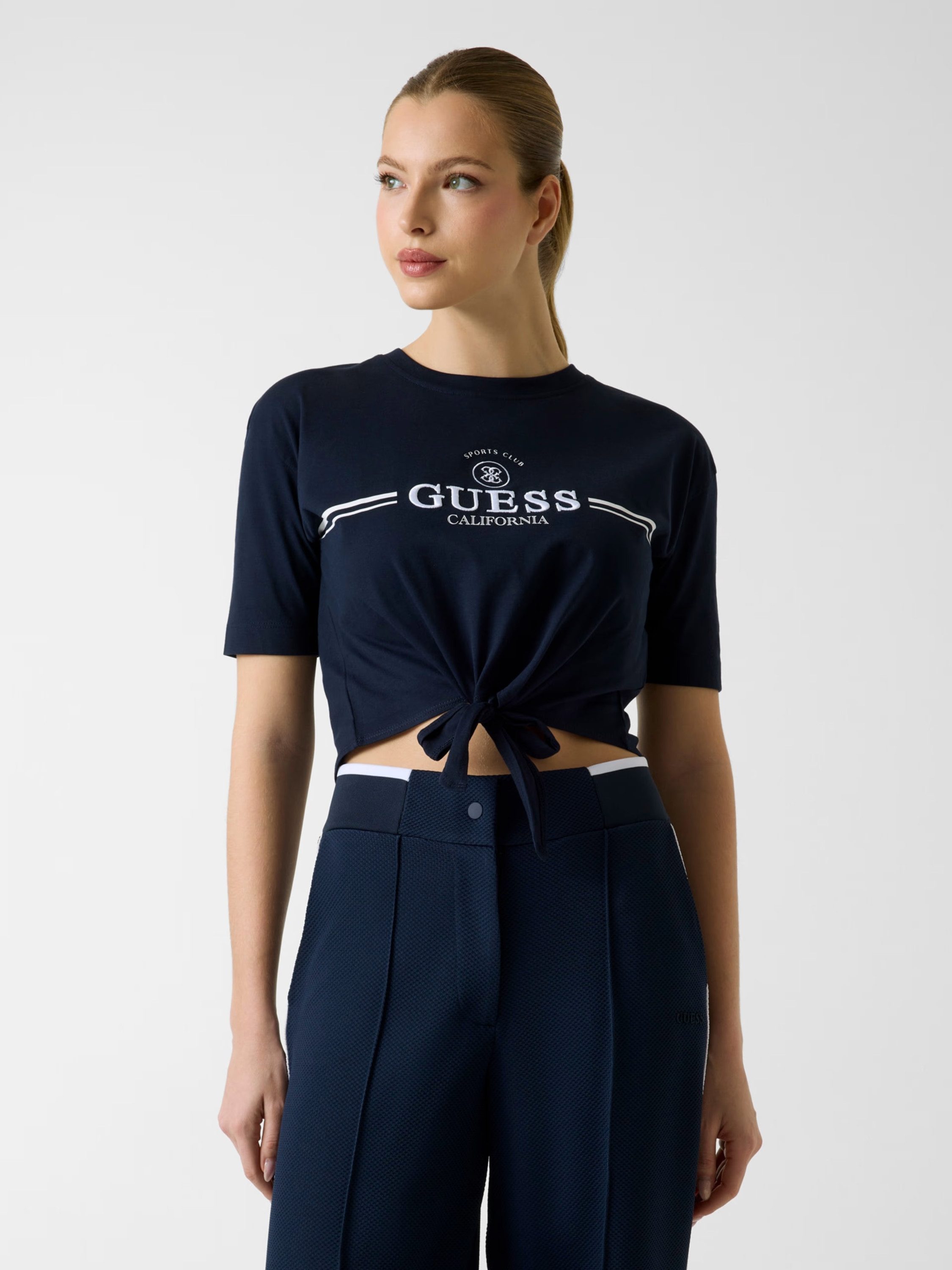 Guess T-Shirt - Boxy Logo T-Shirt - Tshirt Damen - Kurzarmshirt - Crop Top