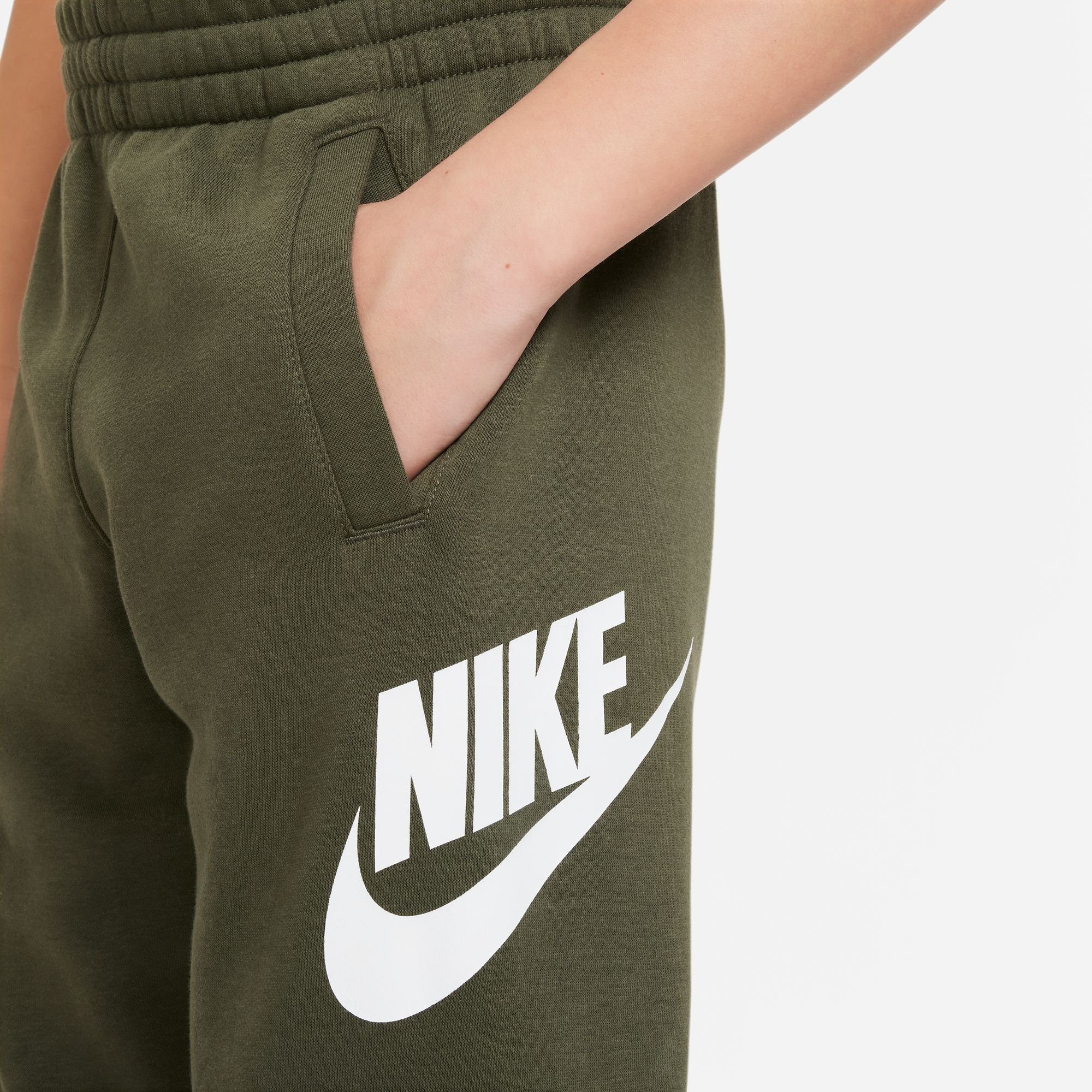 Nike Sportswear Jogginghose CLUB FLEECE BIG KIDS' JOGGER PANTS CARGO KHAKI/WHITE | Jogginghosen