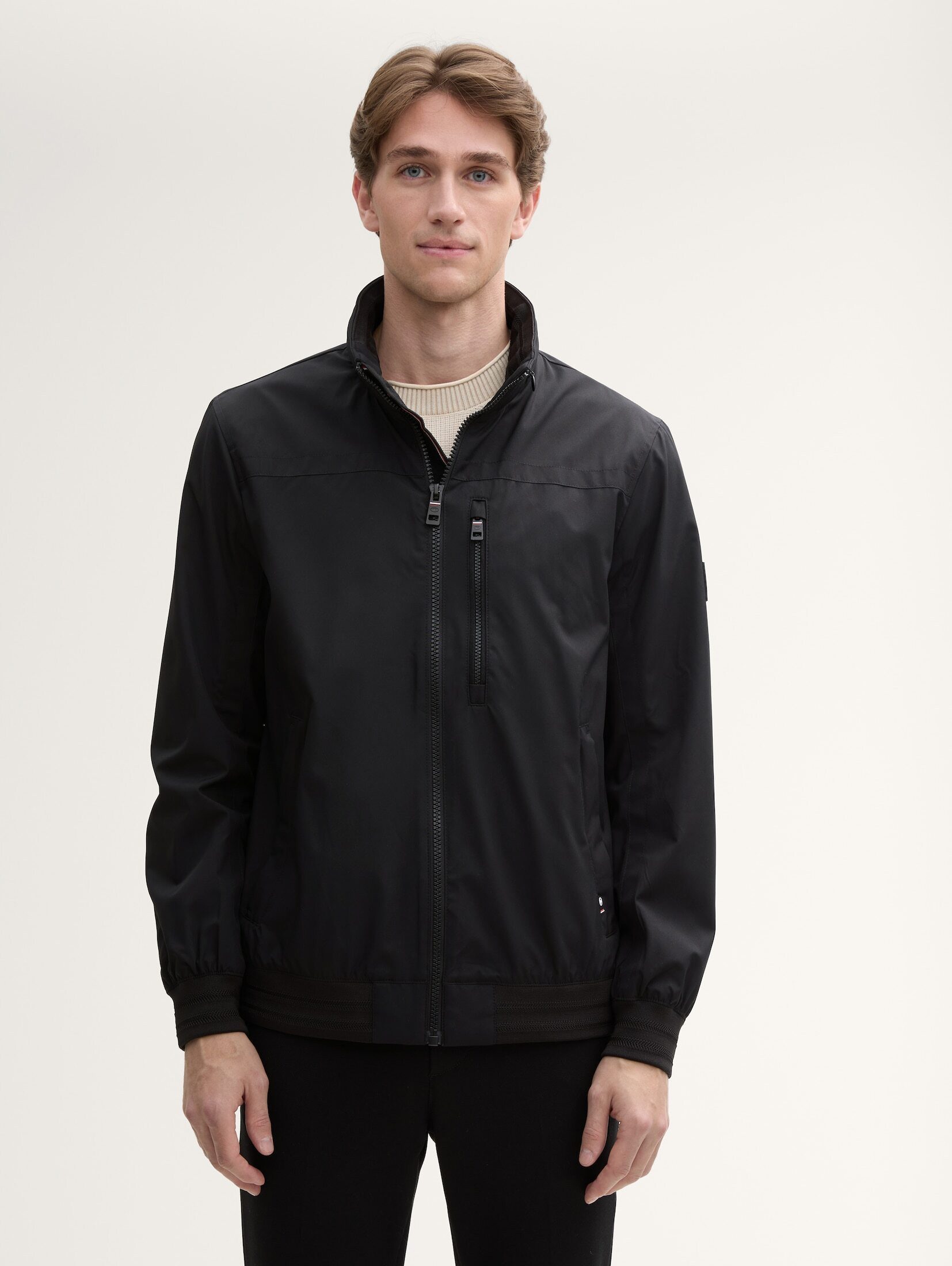 Outdoorjacke Blouson Jacke mit Kapuze im Stehkragen
