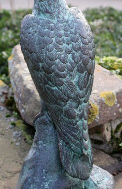 Bronzeskulpturen Skulptur Bronzefigur Adler auf Felsen