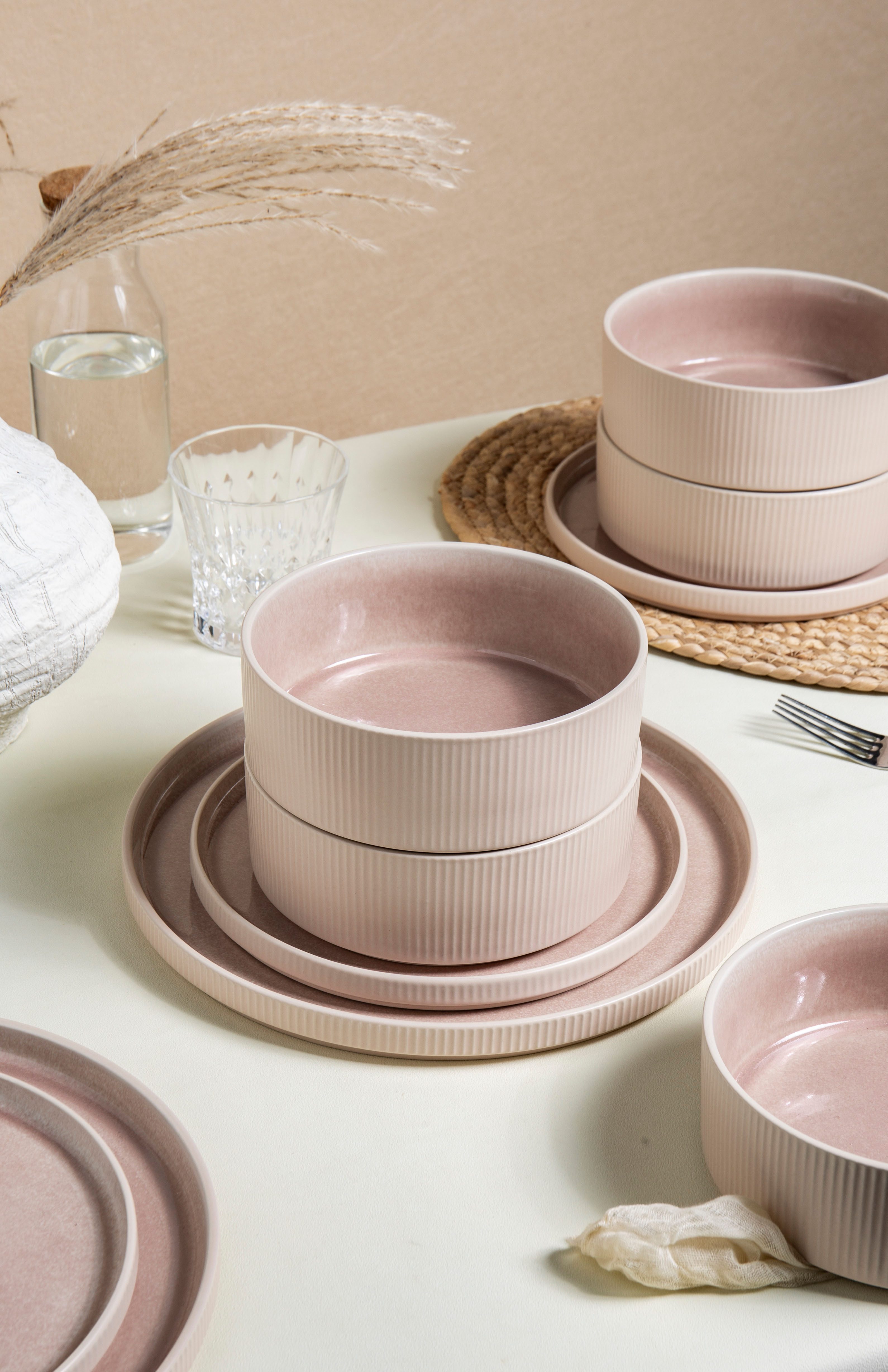 OTTO home Geschirr-Set YLVII,außen matt,innen reaktiv glasiert, Steinzeug, 18-tlg.für 6 Pers. (18-tlg), 6 Personen, Steinzeug, Riffeloptik, spülmaschinenfest un – Bild 4 von 5