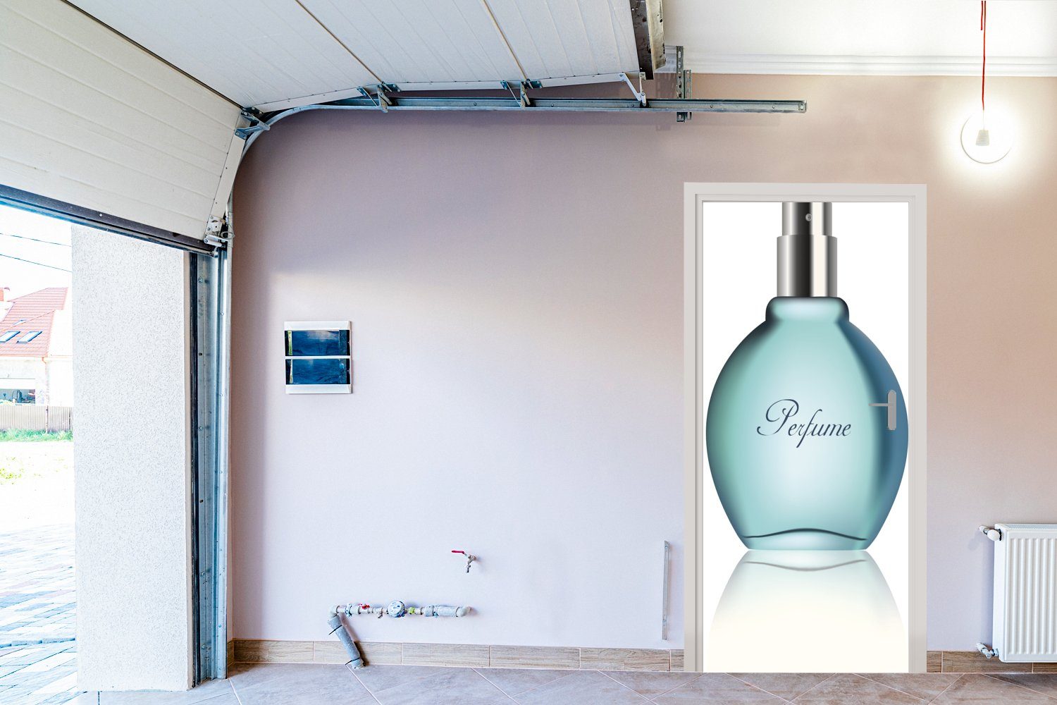 MuchoWow Türtapete Ein blauer Parfümflakon, Tür, ist St), transparent bedruckt, (1 cm und Türaufkleber, für Fototapete 75x205 reflektiert, der Matt