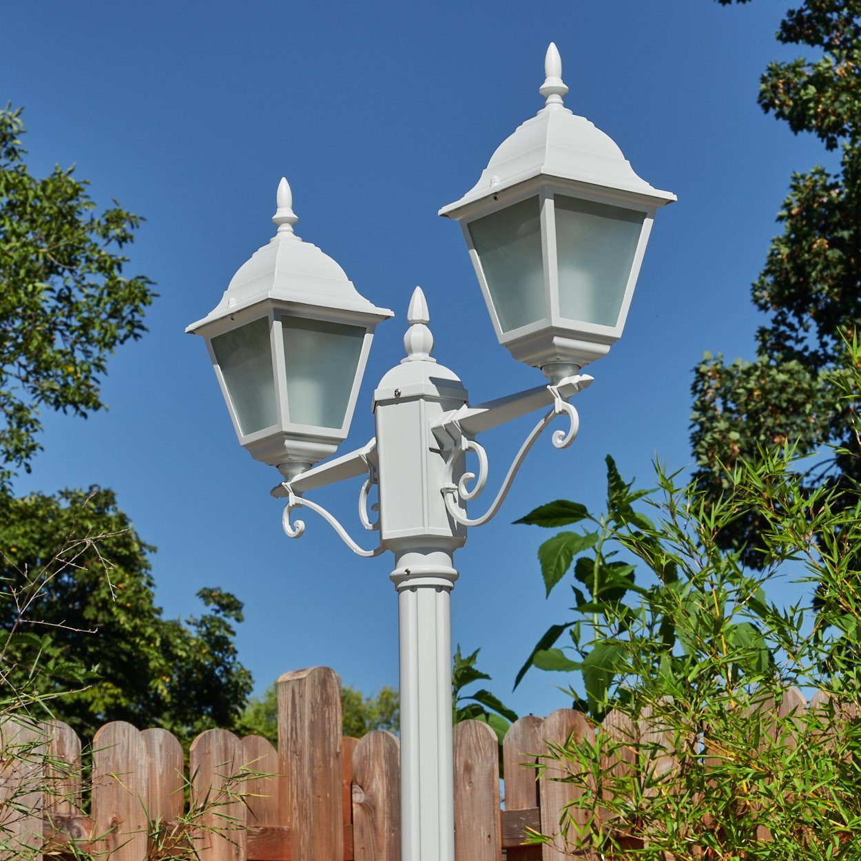 hofstein Außen-Stehlampe moderne Wegeleuchte aus Metall/Glas in Weiß/Milchglas, ohne Leuchtmittel, Kandelaber, Gartenbeleuchtung IP44, 2x E27, ohne Leuchtmittel
