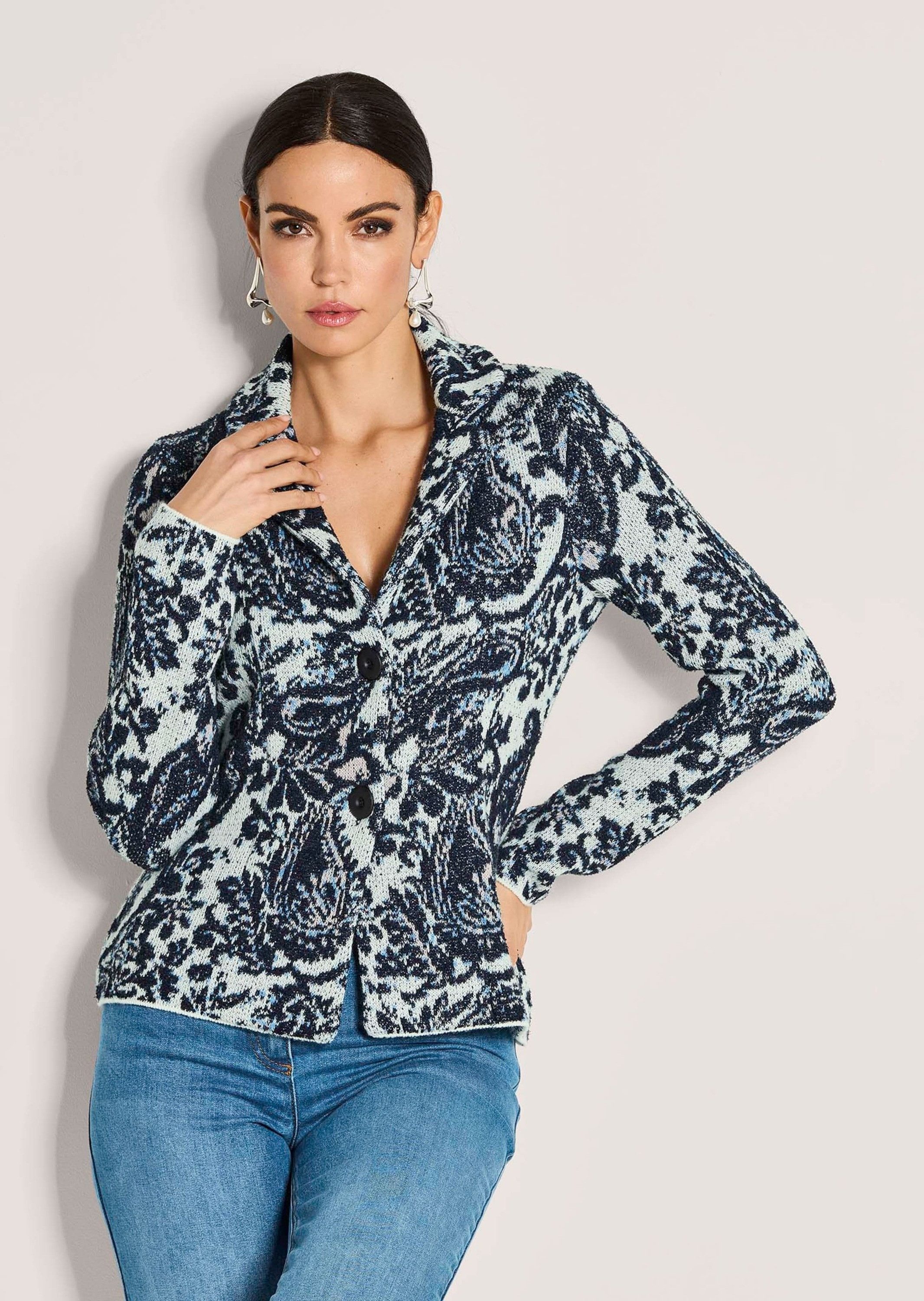 MADELEINE Strickjacke Eleganter Blazer mit floralem Muster Reverskragen, Knopfleiste, tailliert, Langarm