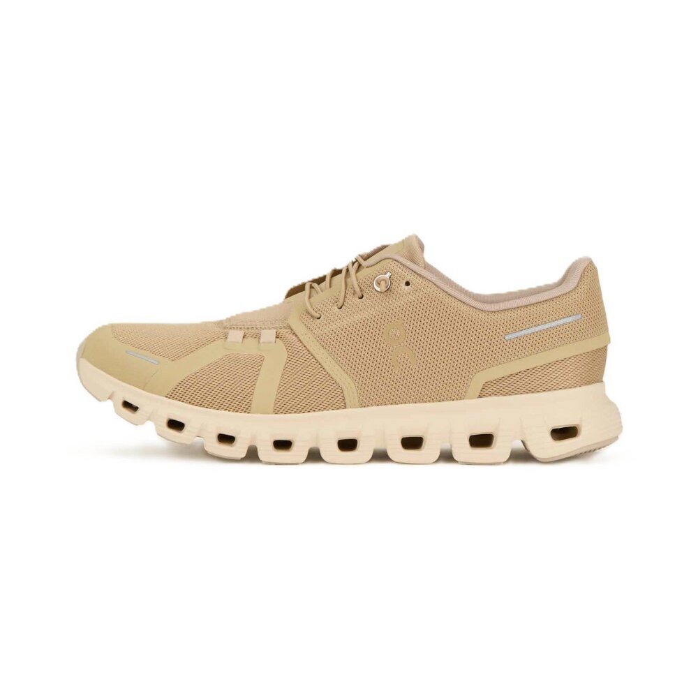 on ON - CLOUD 6 - Beige Schnürschuh