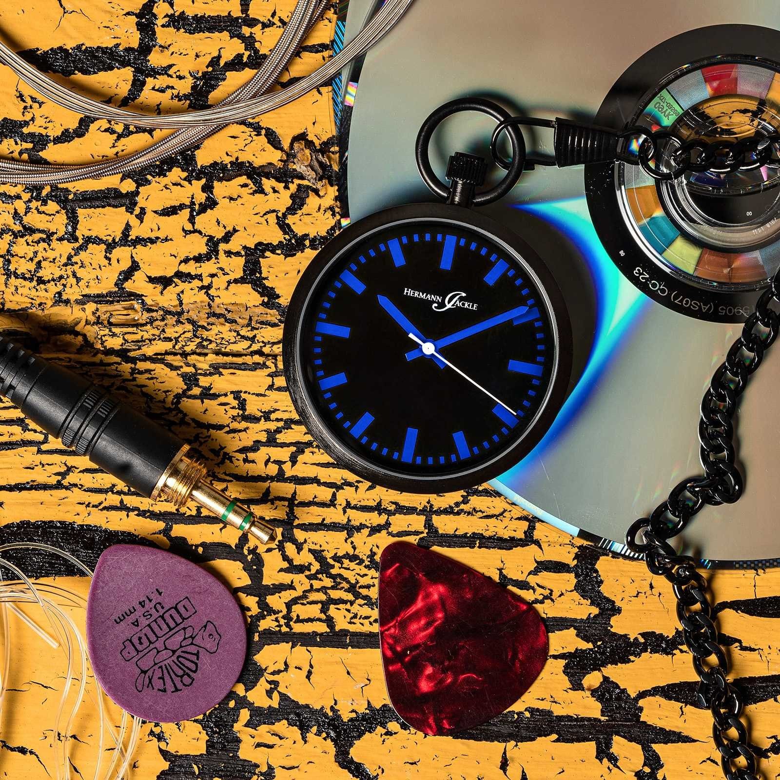 Hermann Jäckle Taschenuhr "Berlin Blau" Quarzwerk, 43 mm, Mineralglas, mit Kette & Reiseetui, – Elegante Herrenuhr im modernen Design