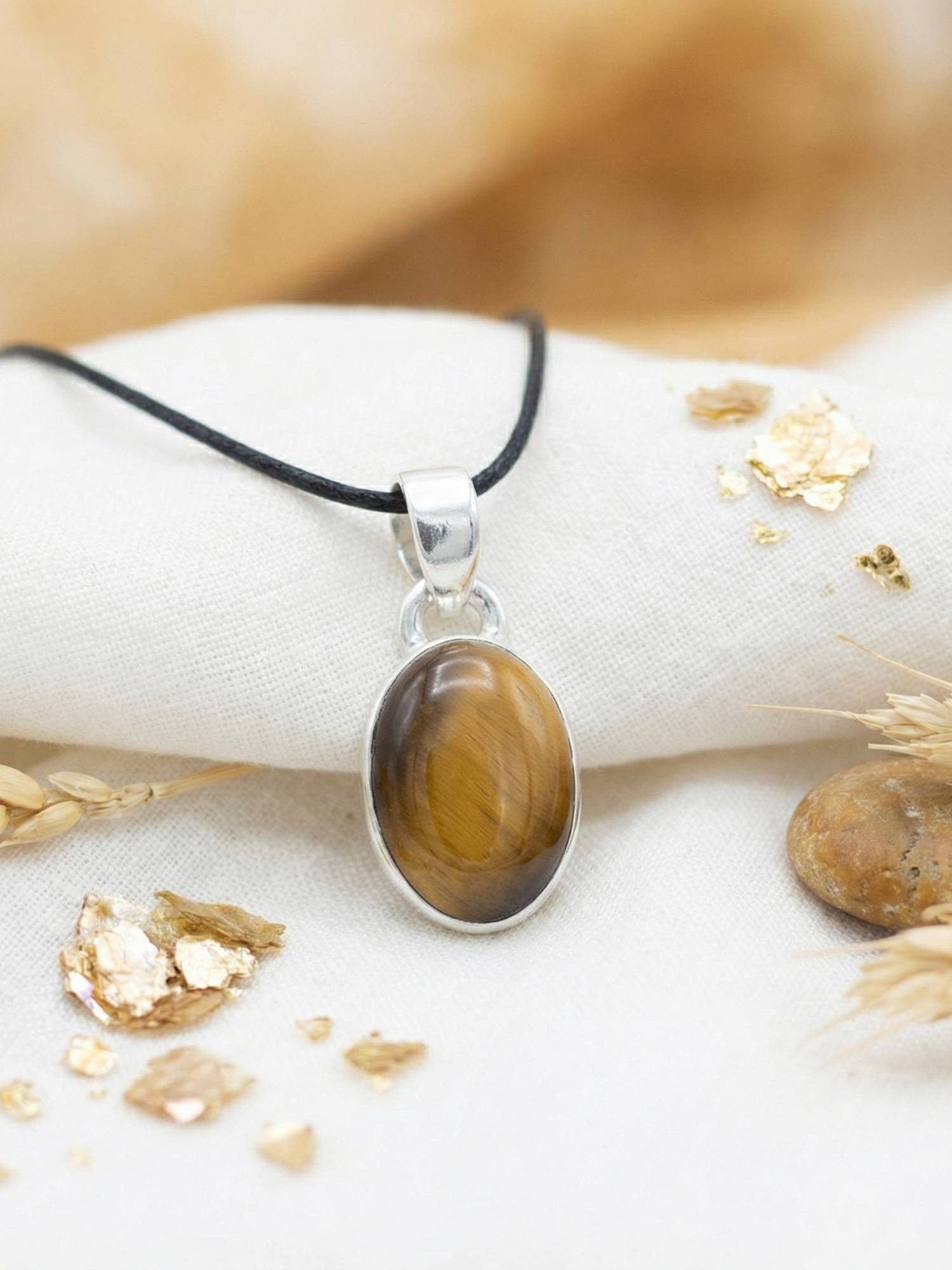 mantraroma Kettenanhänger SAMA oval aus 925 Silber mit Tigerauge (Kettenanhänger am Baumwollband im Schmuckbeutel), 925 Sterling Silber Kettenanhänger für Damen