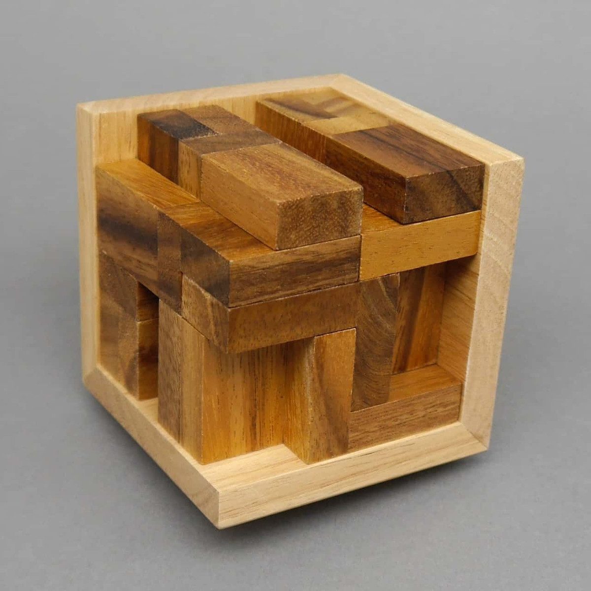 ROMBOL Denkspiele Spiel FAKE CUBE - großes, besonderes Geduldsspiel, Knobelspiel, exklusiv nur bei uns