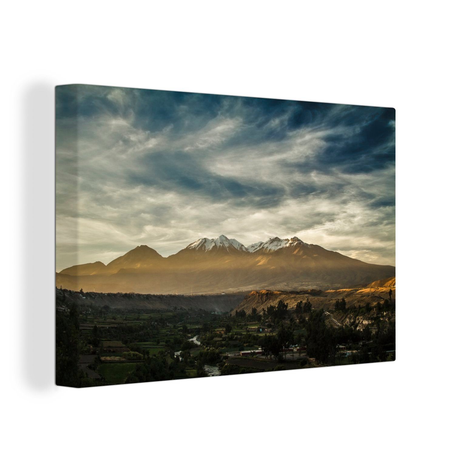 OneMillionCanvasses® Leinwandbild Eine Berglandschaft am Horizont mit dem Stadtbild von Arequipa im, (1 St), Wandbild Leinwandbilder, Aufhängefertig, Wanddeko, 30x20 cm