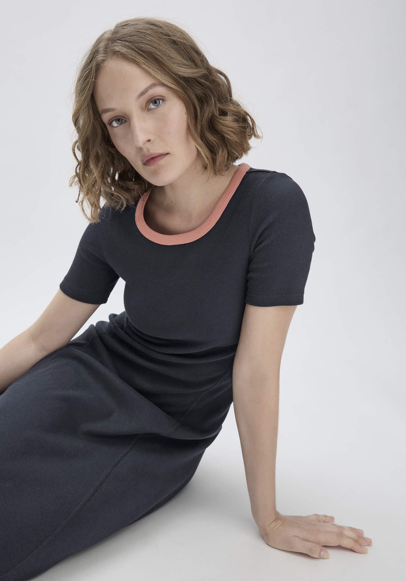 Hessnatur Jerseykleid Slim aus Bio-Baumwolle (1-tlg)