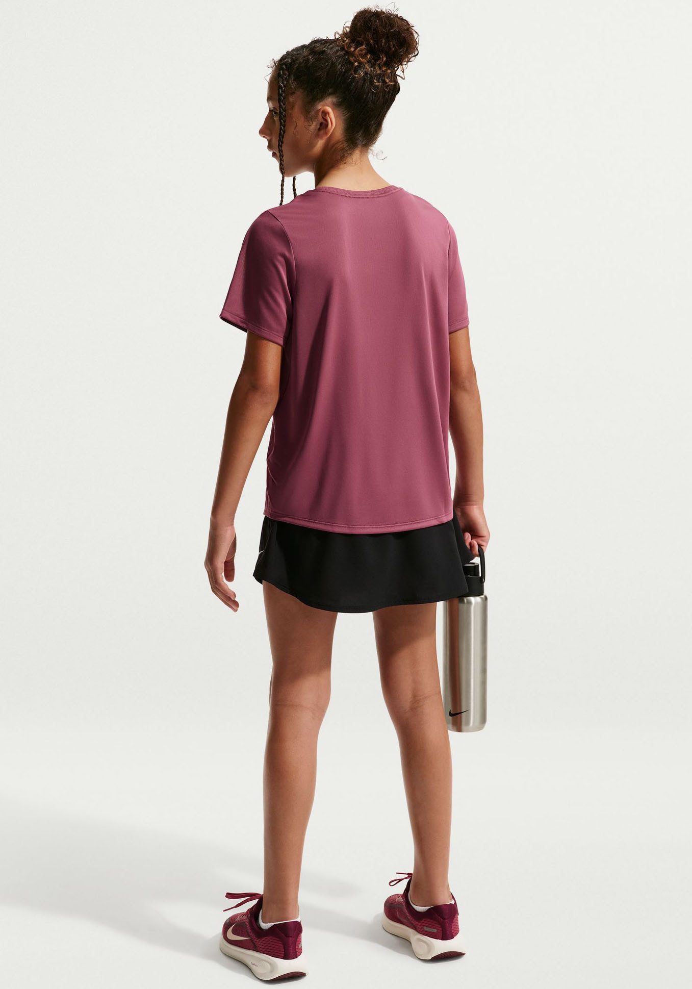Nike Tanktop Nike One Fitted Big Kids' (Girls) Dri-FIT Short-Sleeve Top für Jugendliche, atmungsaktives Material, schnelltrocknend