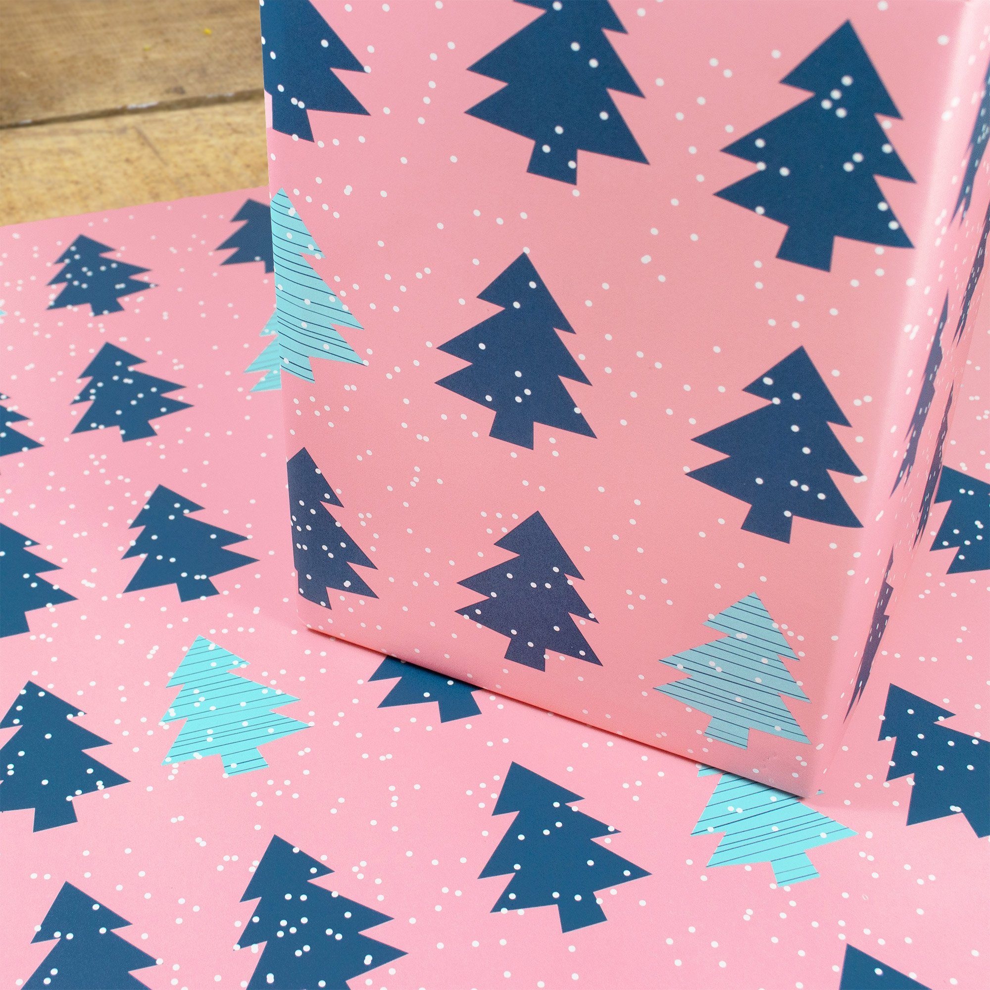 Bow & Hummingbird Geschenkpapier Geschenkpapier Christmas Trees