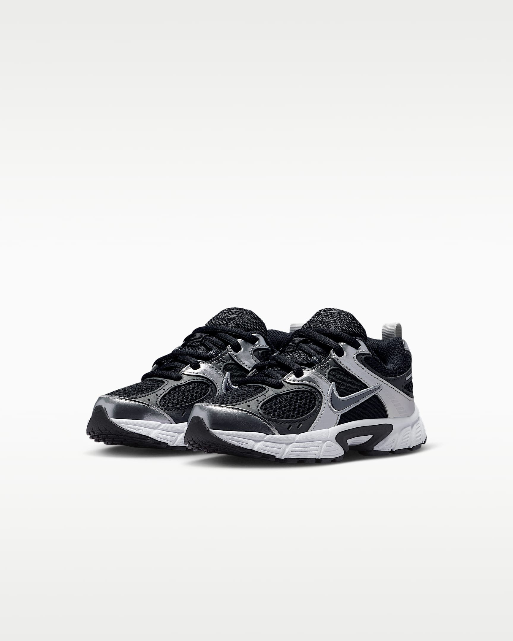 Nike Sportswear V5 RNR (PS) Sneaker (für Kinder) inspiriert vom Design des Y2K Nike Vomero 5