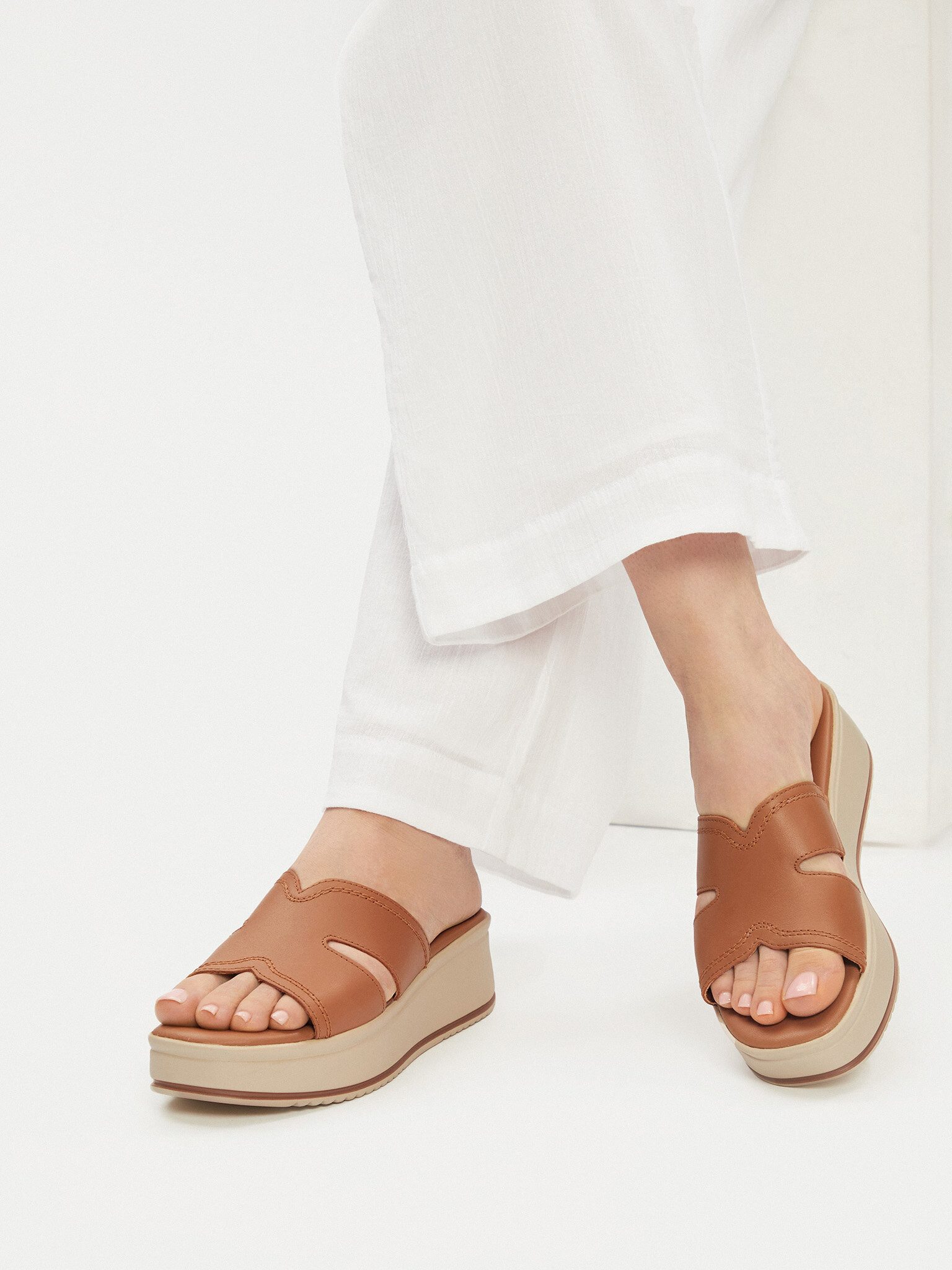 LASOCKI Lasocki Damen Flip-Flops Braun ARC-4883-02 Badepantolette