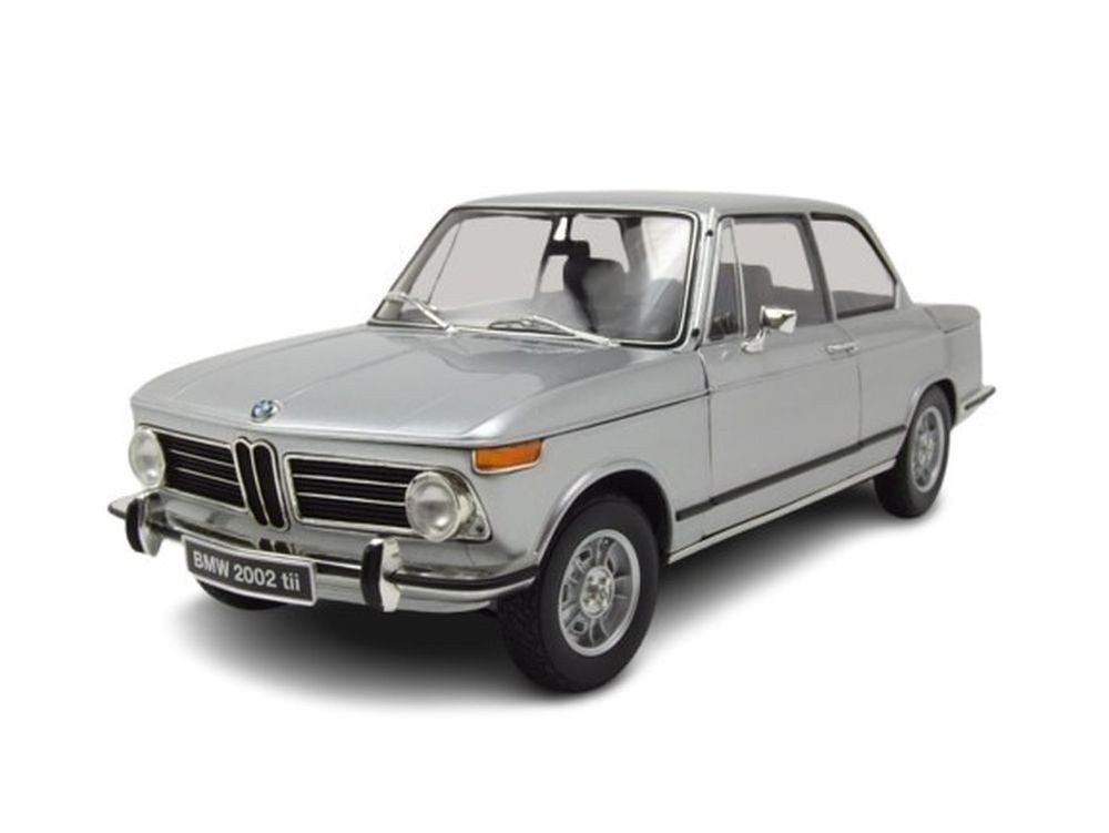 Kyosho Modellauto BMW 2002 Tii 1972 silber, Maßstab 1:18
