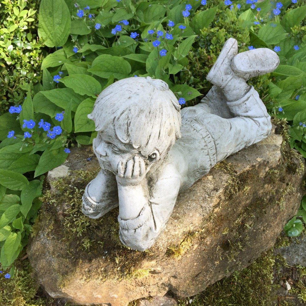 Antikas Gartenfigur Junge schlafend mit Blatt Teich Dekoration